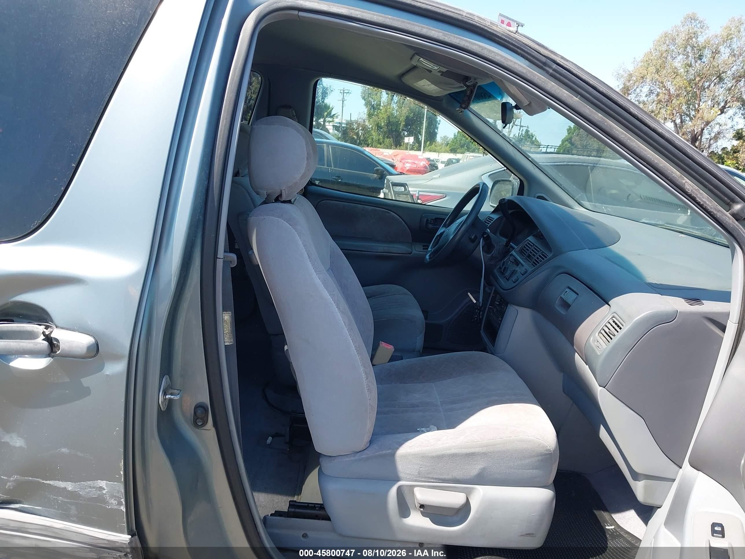 1999 Toyota Sienna Le Зеленый vin: 4T3ZF13C5XU127396