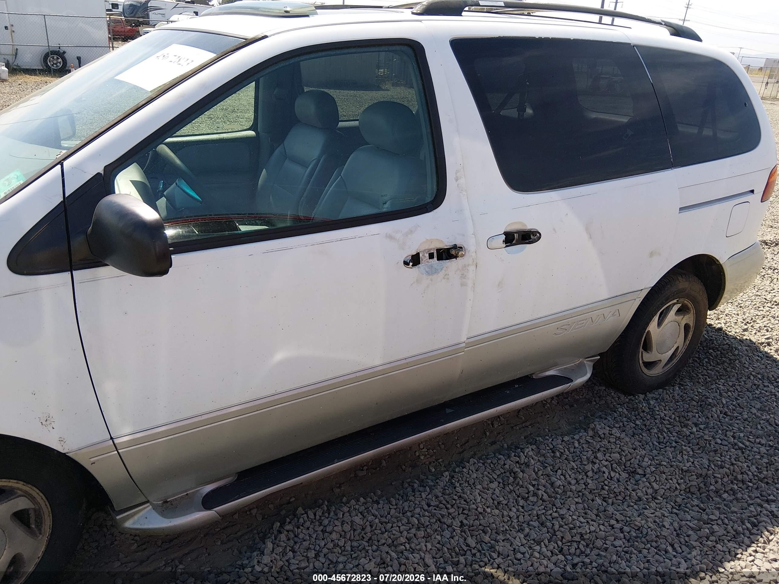 2000 Toyota Sienna Xle White vin: 4T3ZF13C5YU212983