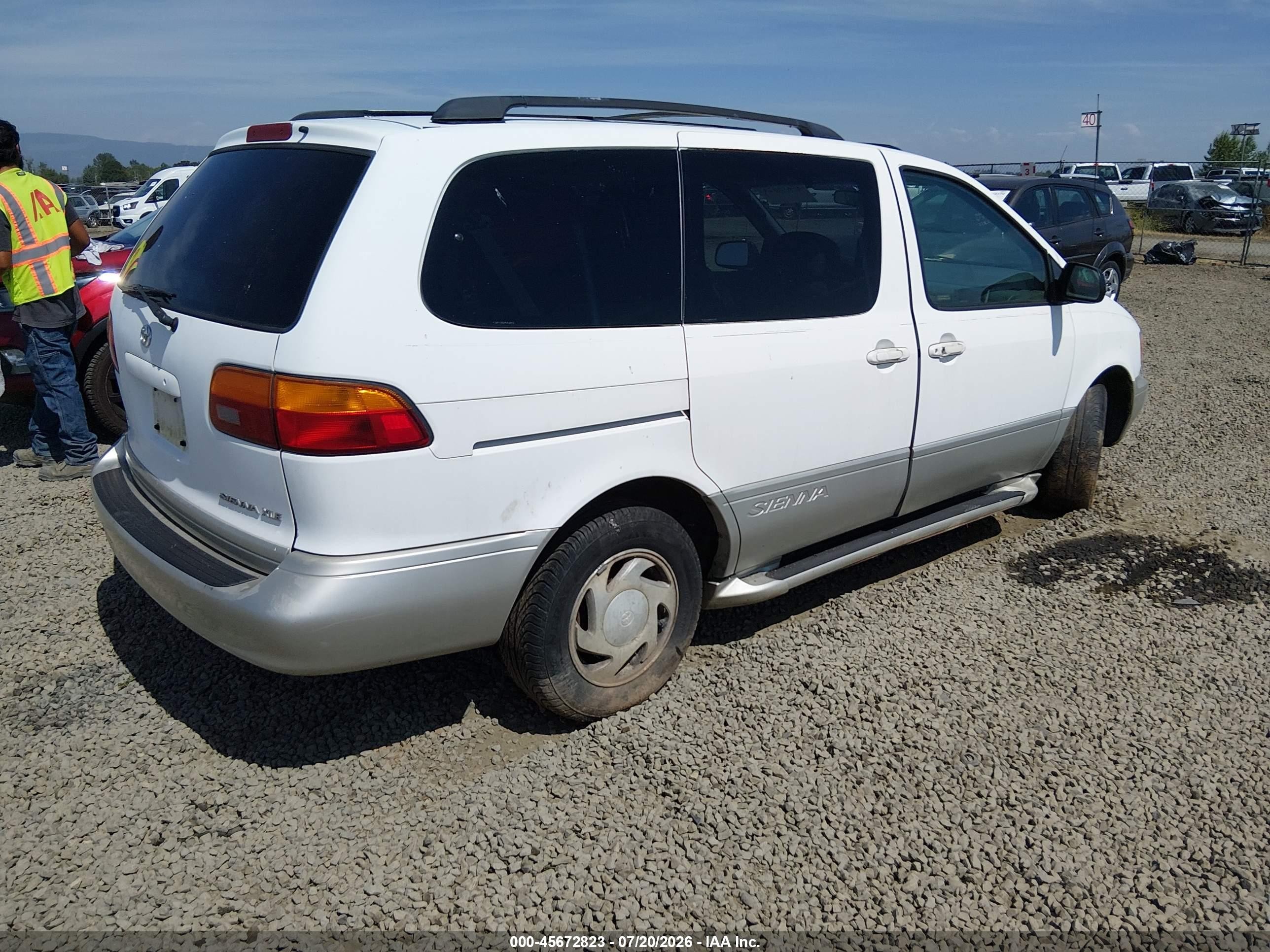 2000 Toyota Sienna Xle White vin: 4T3ZF13C5YU212983