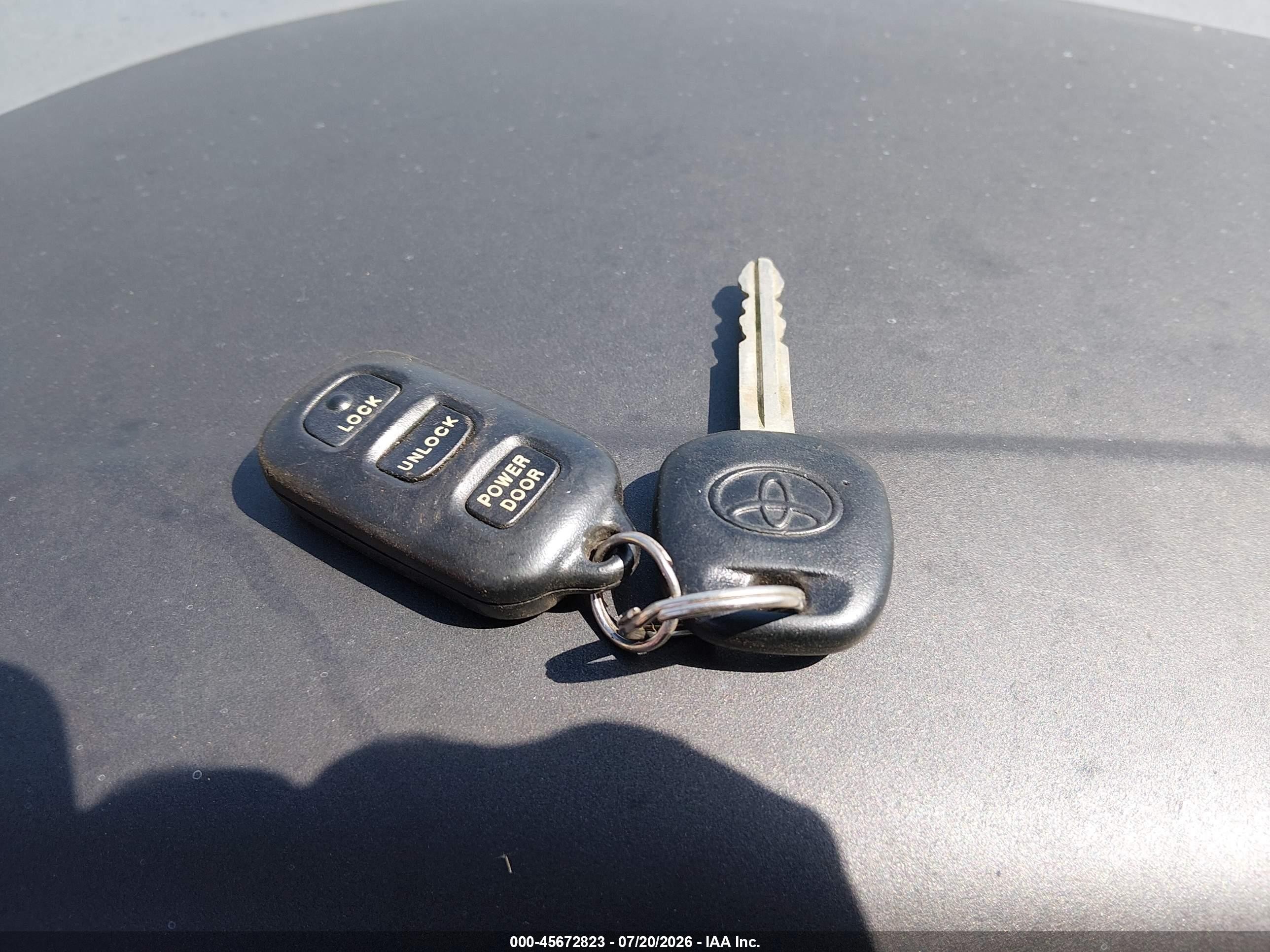 2000 Toyota Sienna Xle White vin: 4T3ZF13C5YU212983