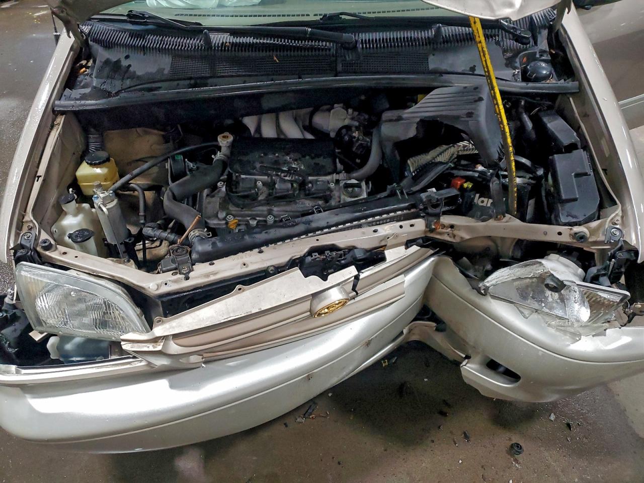 2000 Toyota Sienna Xle Tan vin: 4T3ZF13C5YU273685
