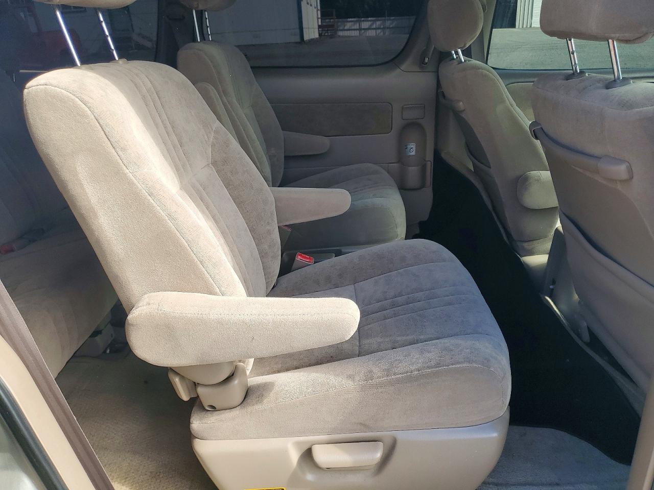 2001 Toyota Sienna Le Серебряный vin: 4T3ZF13C61U333611