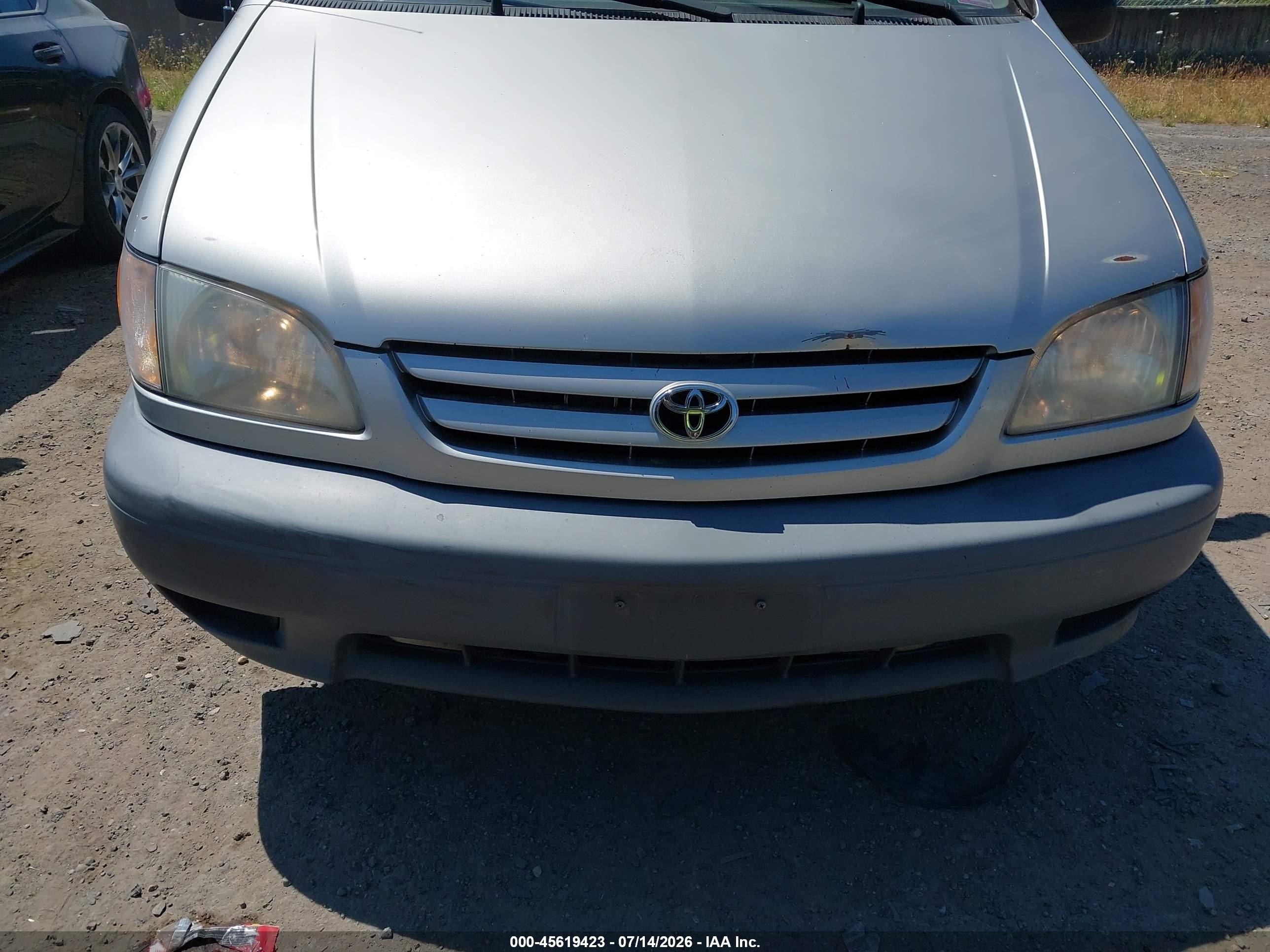2001 Toyota Sienna Le Silver vin: 4T3ZF13C61U356581