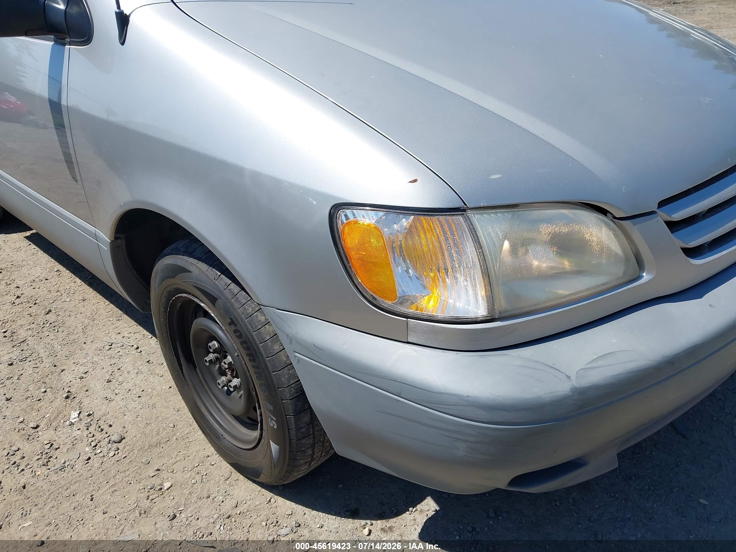 2001 Toyota Sienna Le Silver vin: 4T3ZF13C61U356581