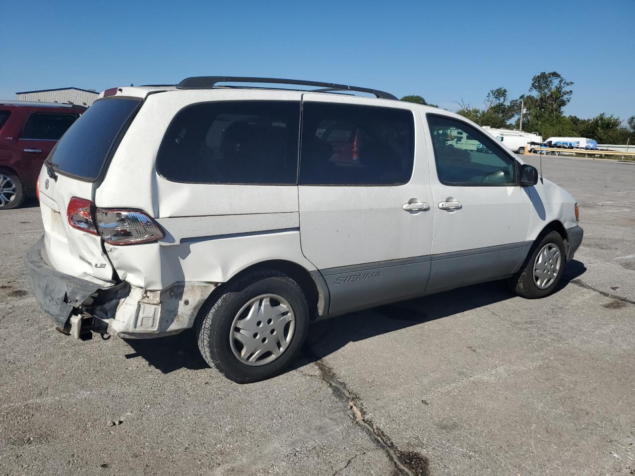 2002 Toyota Sienna Le White vin: 4T3ZF13C62U501619