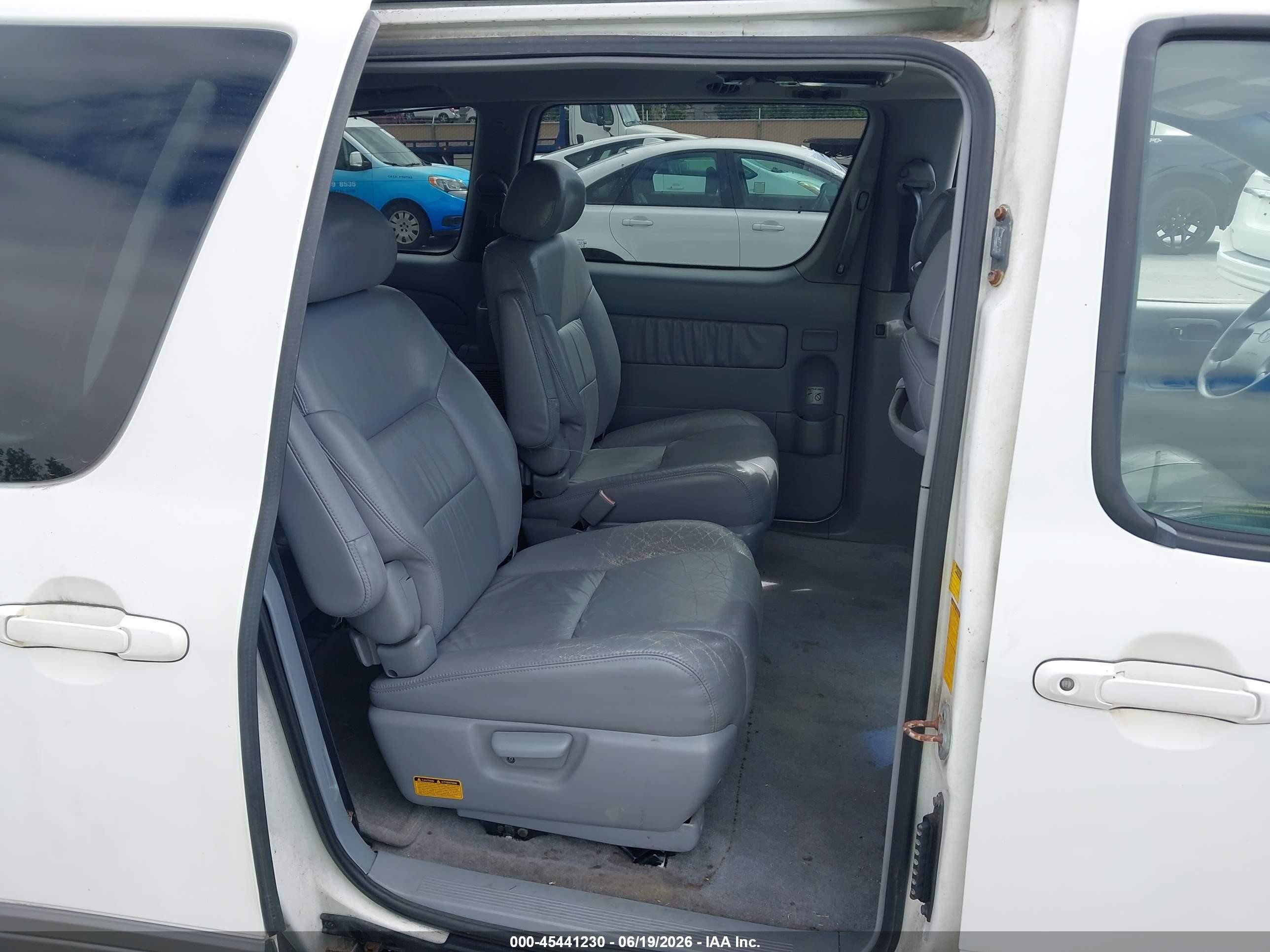 2002 Toyota Sienna Xle White vin: 4T3ZF13C62U505718