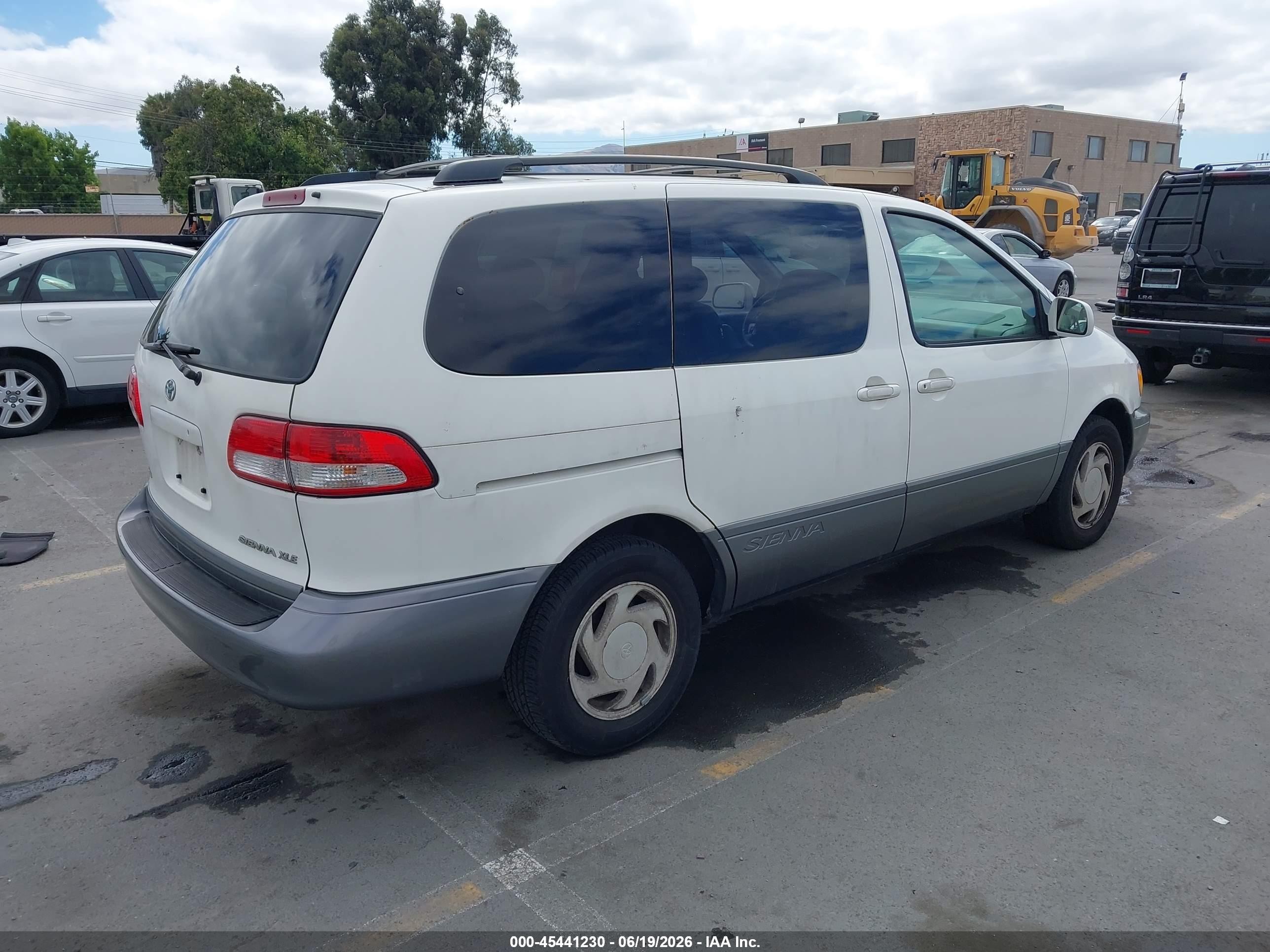2002 Toyota Sienna Xle White vin: 4T3ZF13C62U505718