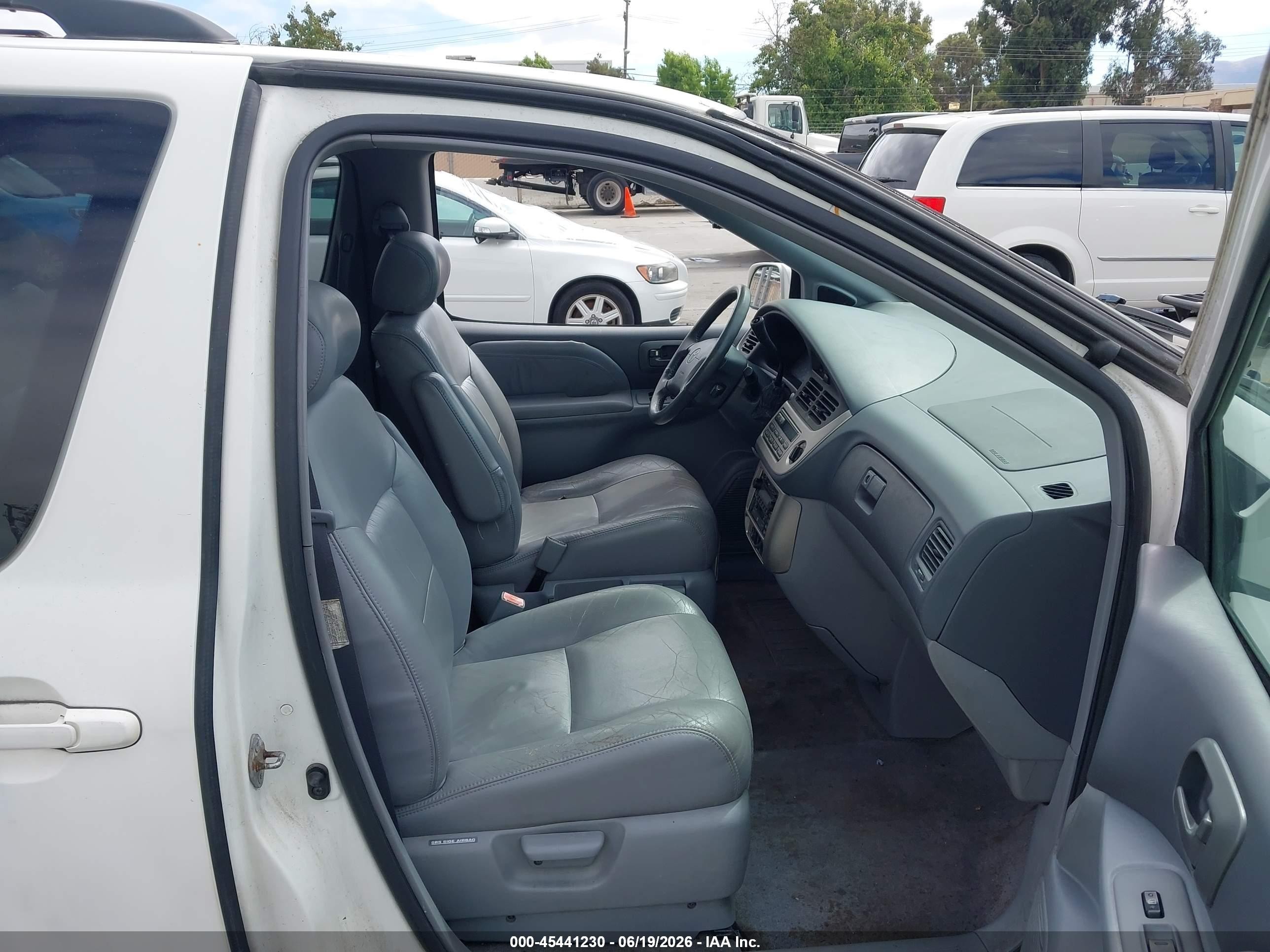 2002 Toyota Sienna Xle White vin: 4T3ZF13C62U505718