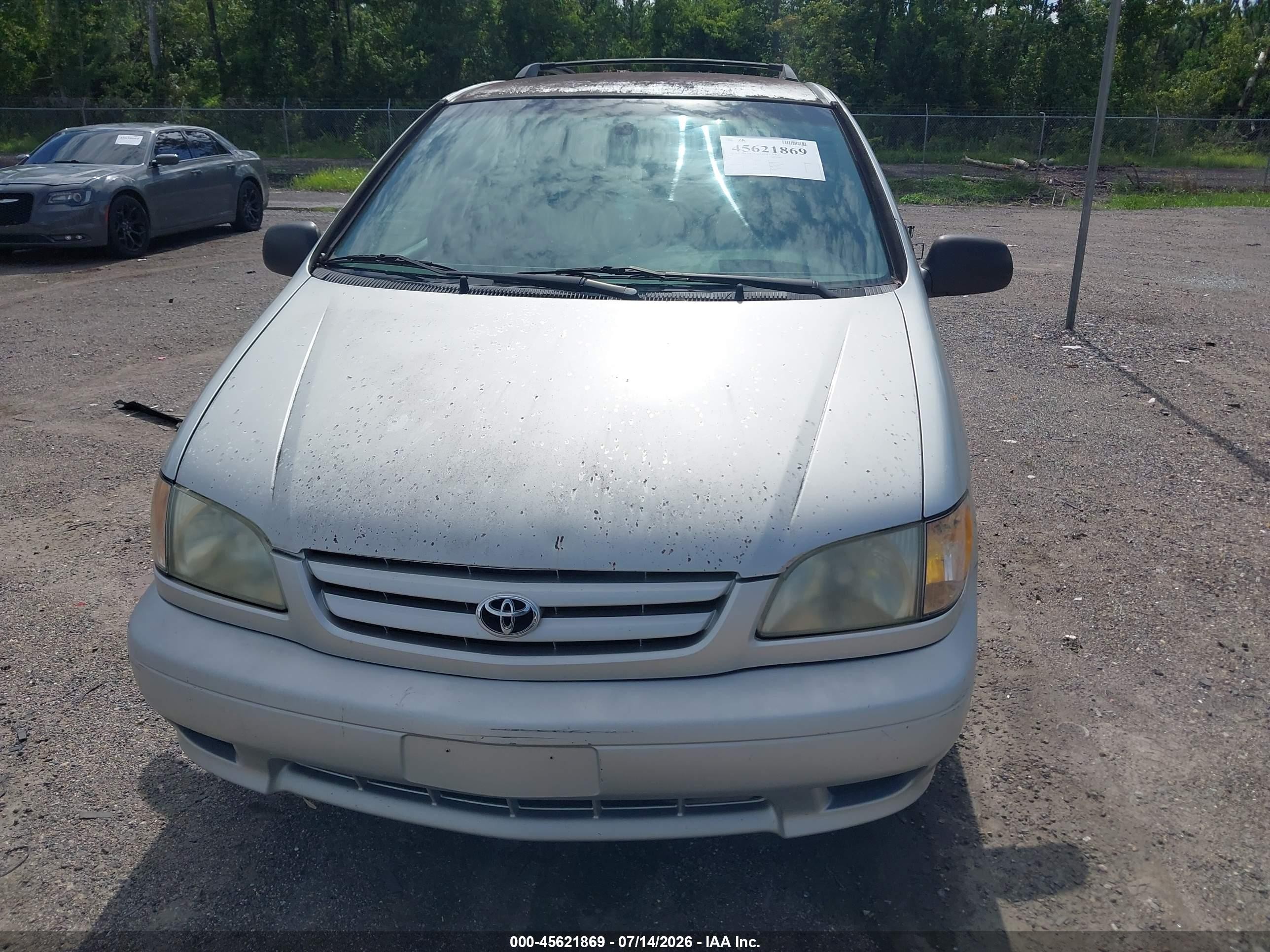 2002 Toyota Sienna Le Silver vin: 4T3ZF13C62U507596