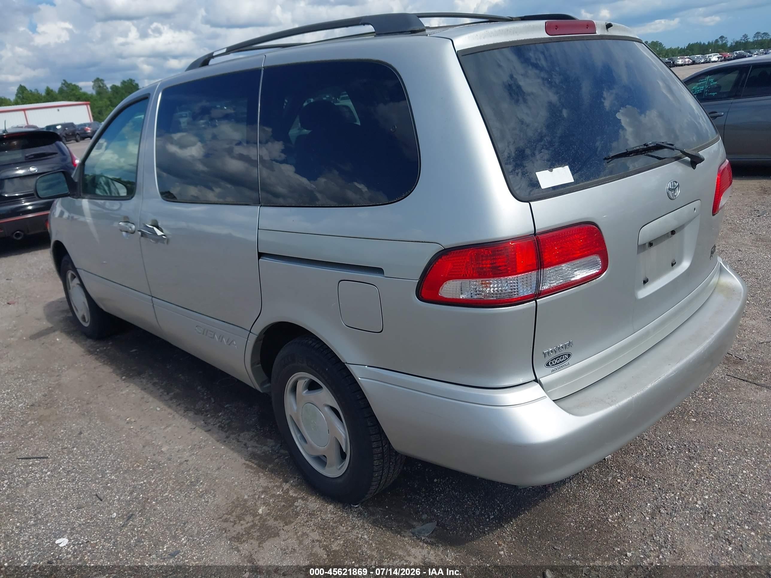 2002 Toyota Sienna Le Silver vin: 4T3ZF13C62U507596