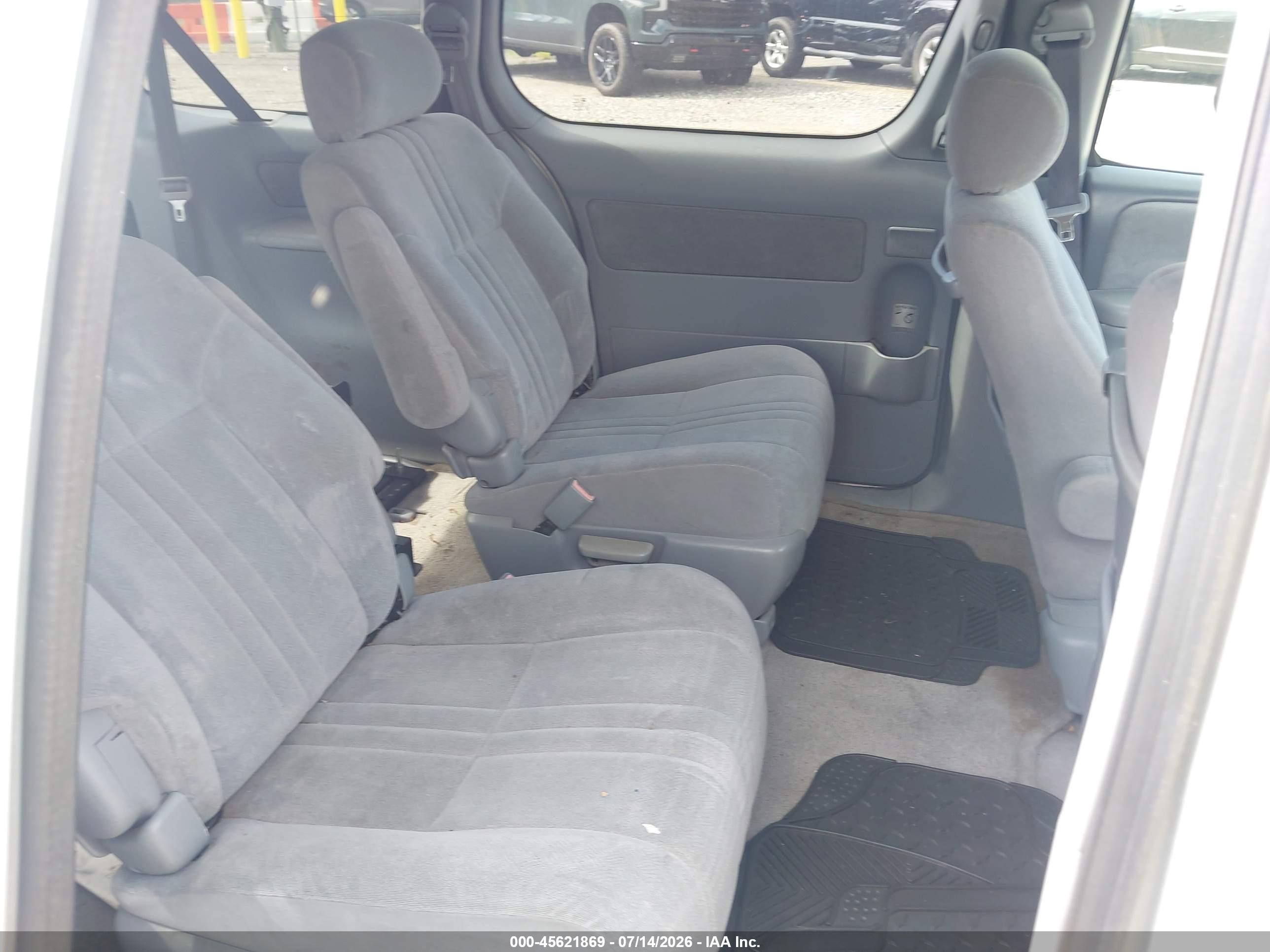 2002 Toyota Sienna Le Silver vin: 4T3ZF13C62U507596
