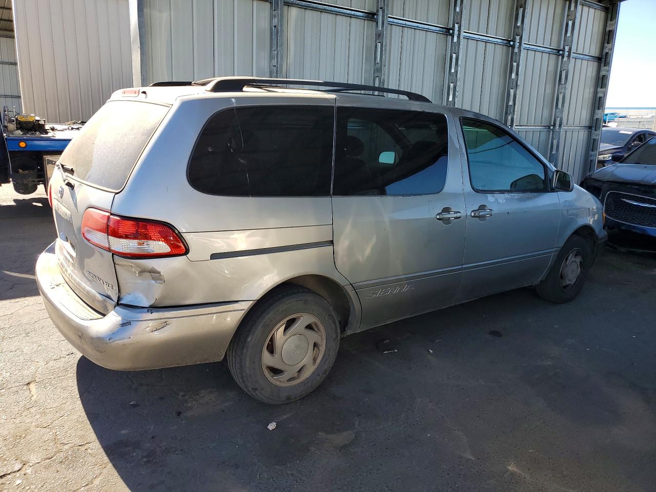 2003 Toyota Sienna Xle Tan vin: 4T3ZF13C63U518082