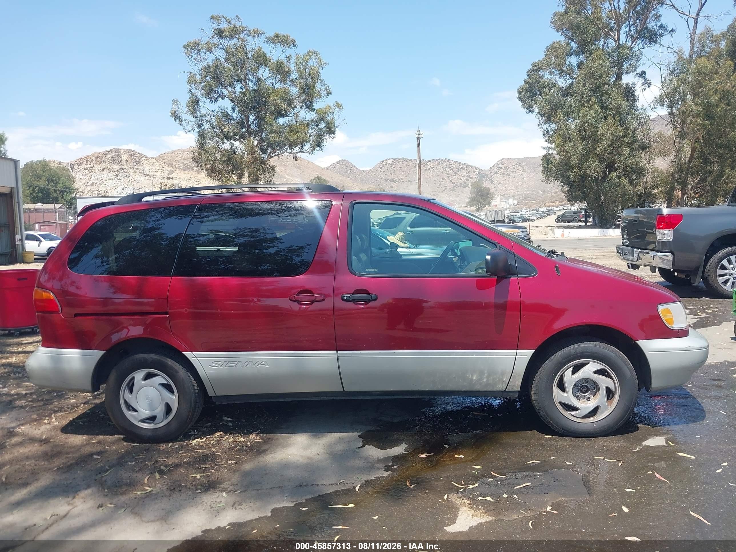 1998 Toyota Sienna Xle Red vin: 4T3ZF13C6WU048026