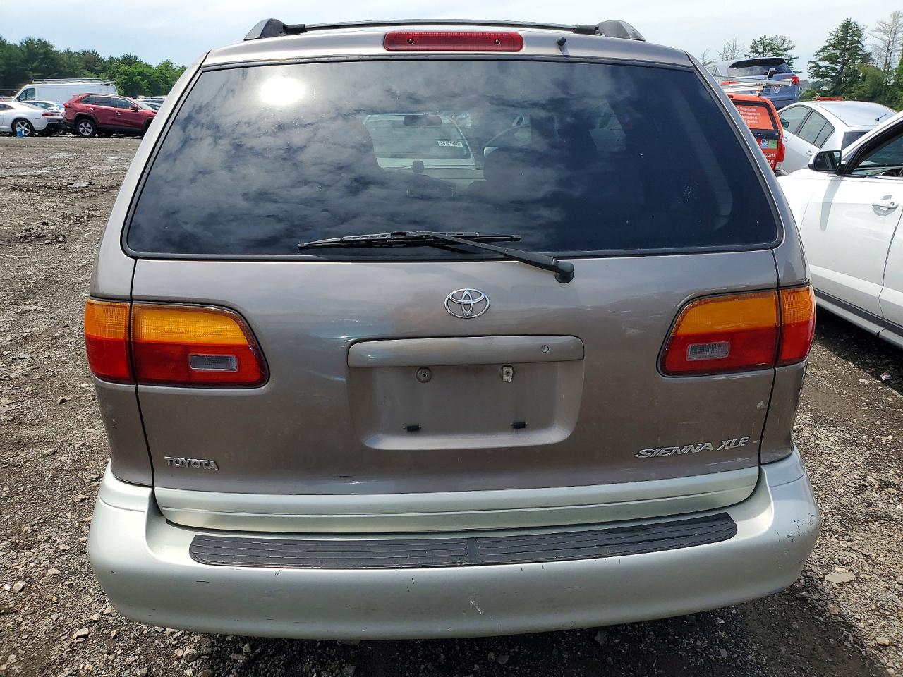 1998 Toyota Sienna Xle Silver vin: 4T3ZF13C6WU057115
