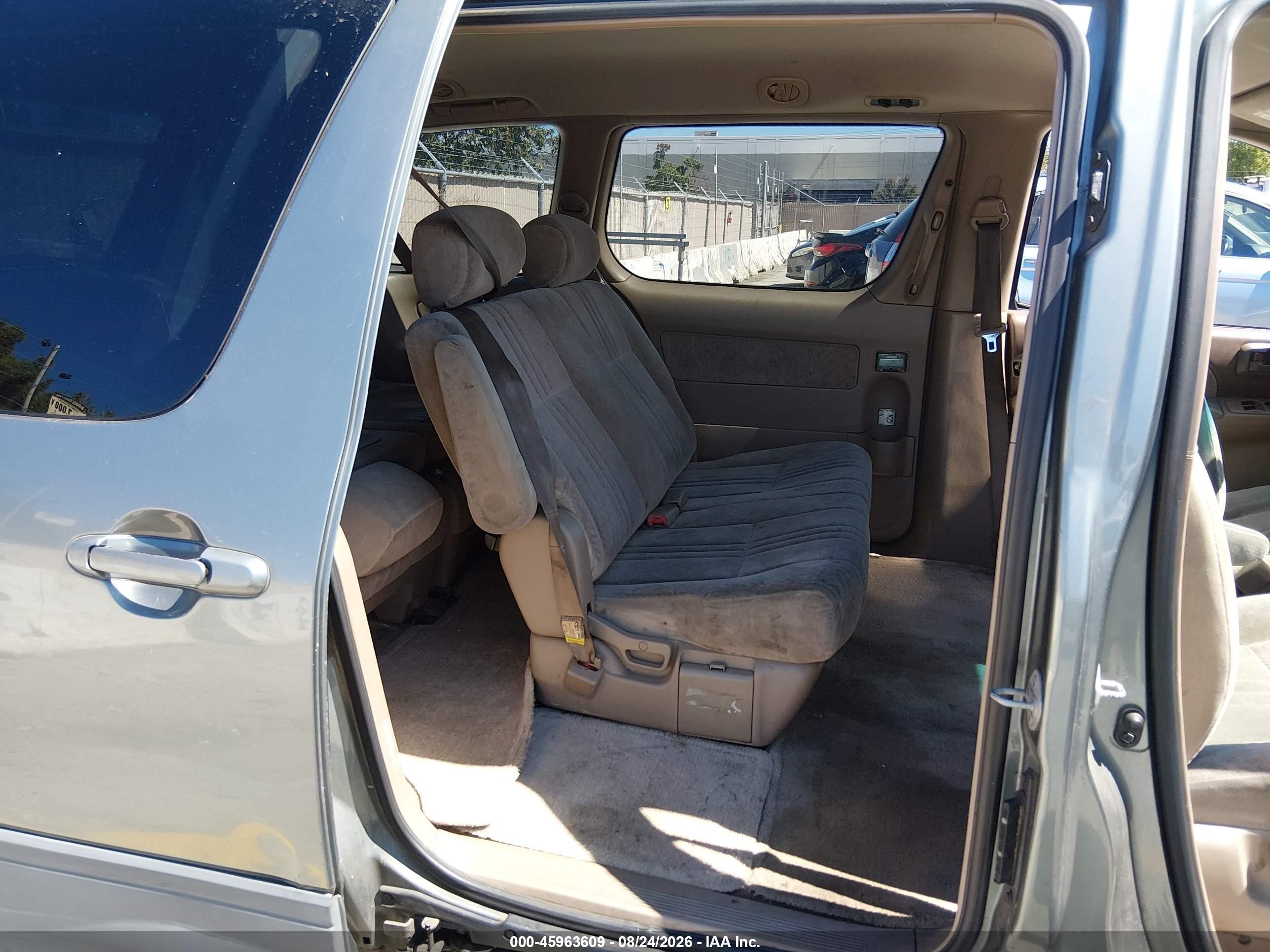 1998 Toyota Sienna Le Gray vin: 4T3ZF13C6WU059186