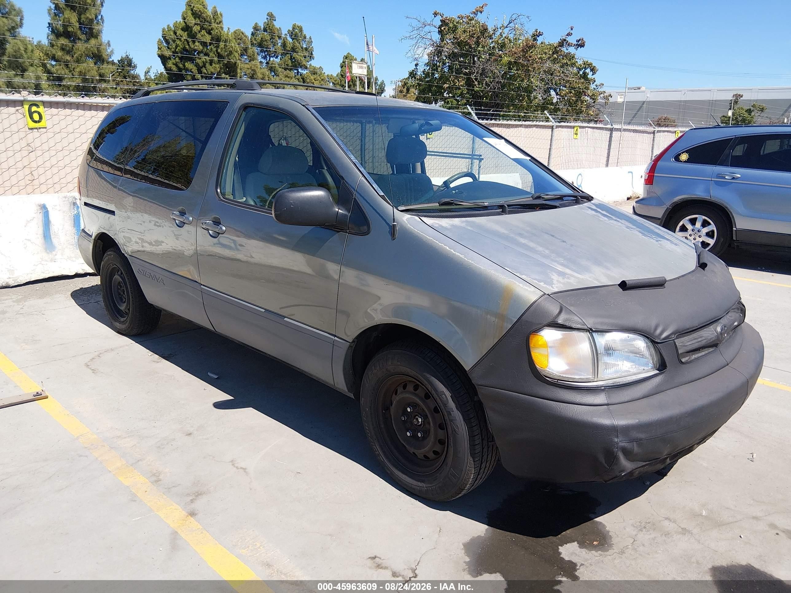 1998 Toyota Sienna Le Gray vin: 4T3ZF13C6WU059186