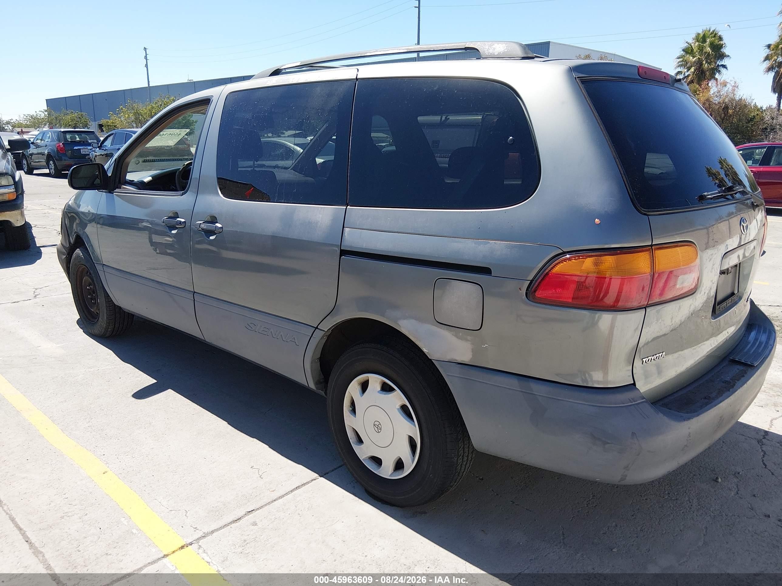 1998 Toyota Sienna Le Gray vin: 4T3ZF13C6WU059186
