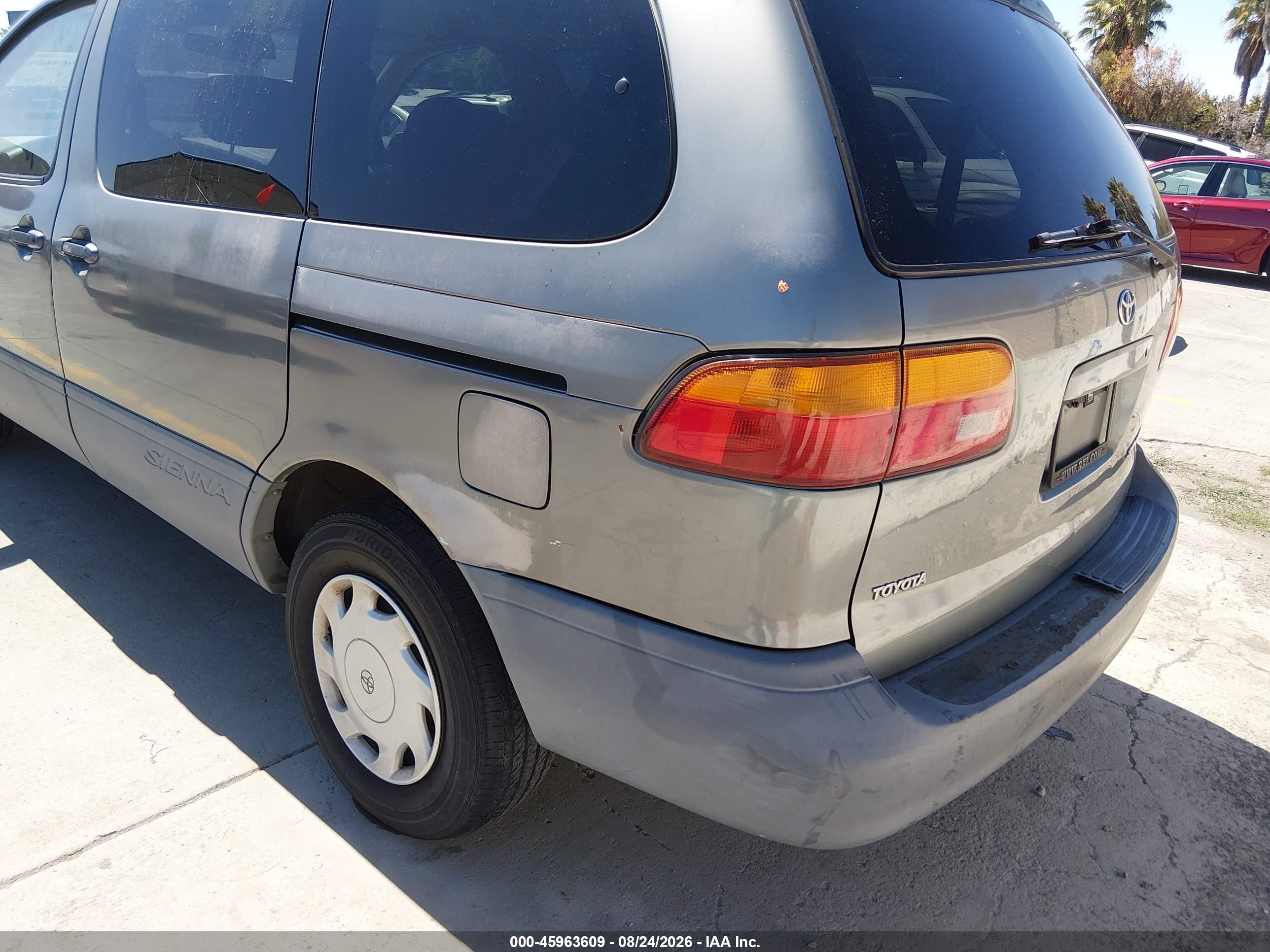 1998 Toyota Sienna Le Gray vin: 4T3ZF13C6WU059186
