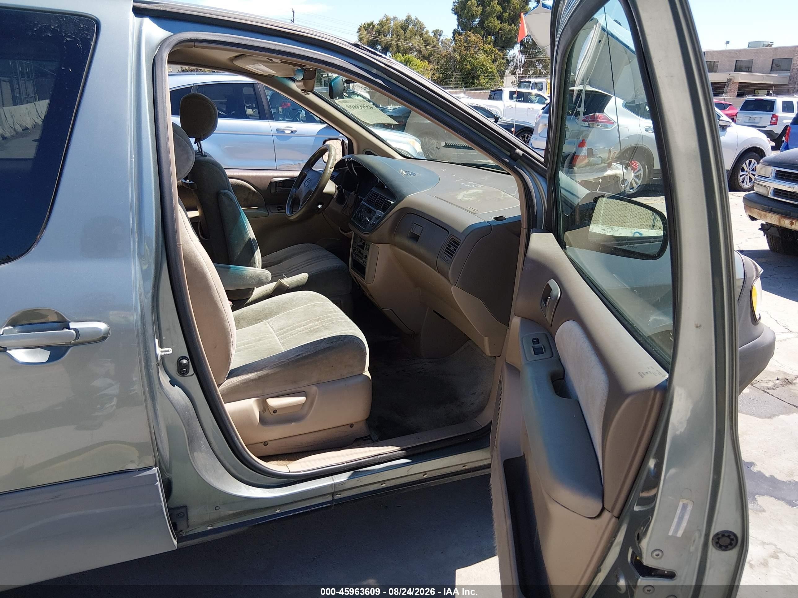 1998 Toyota Sienna Le Gray vin: 4T3ZF13C6WU059186