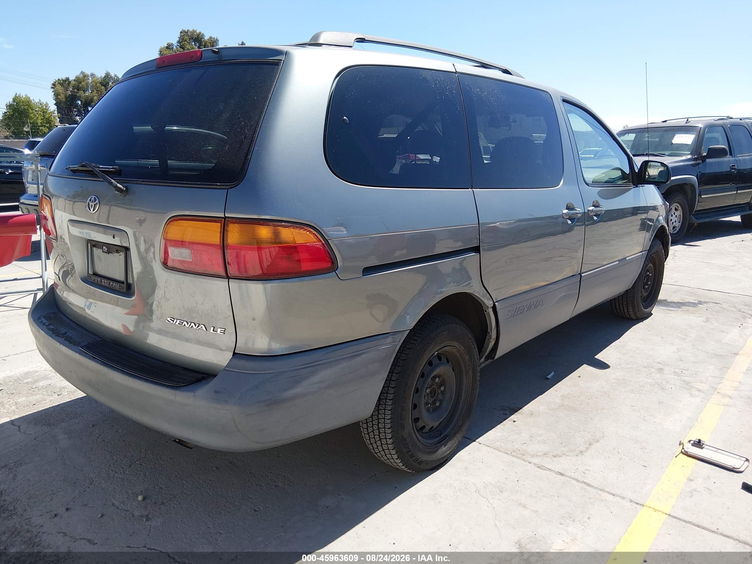 1998 Toyota Sienna Le Gray vin: 4T3ZF13C6WU059186