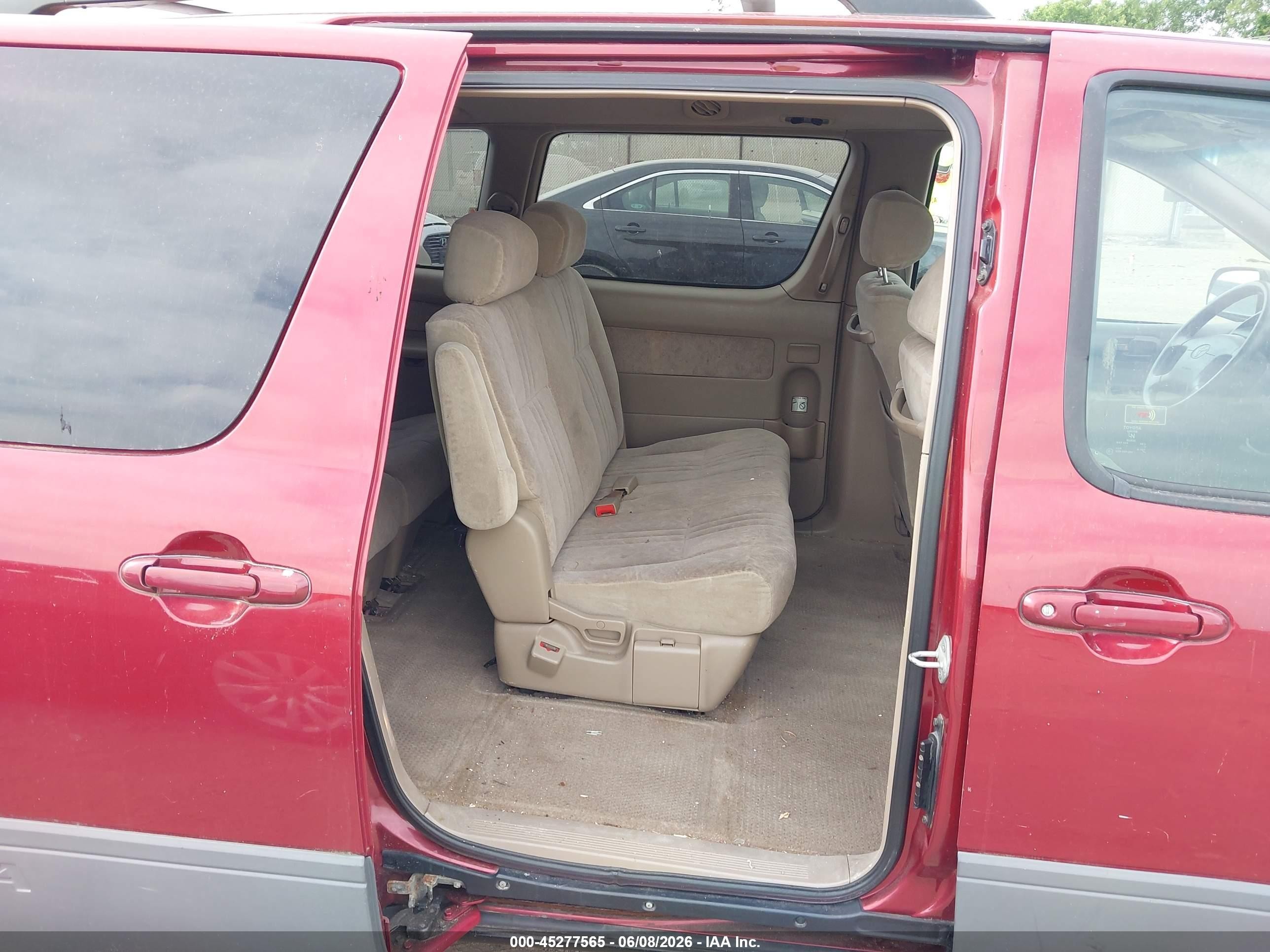 1998 Toyota Sienna Le Red vin: 4T3ZF13C6WU074593