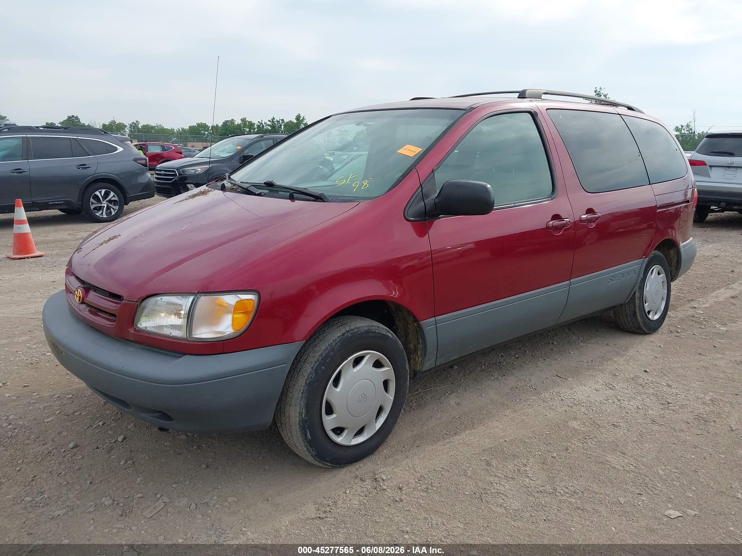 1998 Toyota Sienna Le Red vin: 4T3ZF13C6WU074593