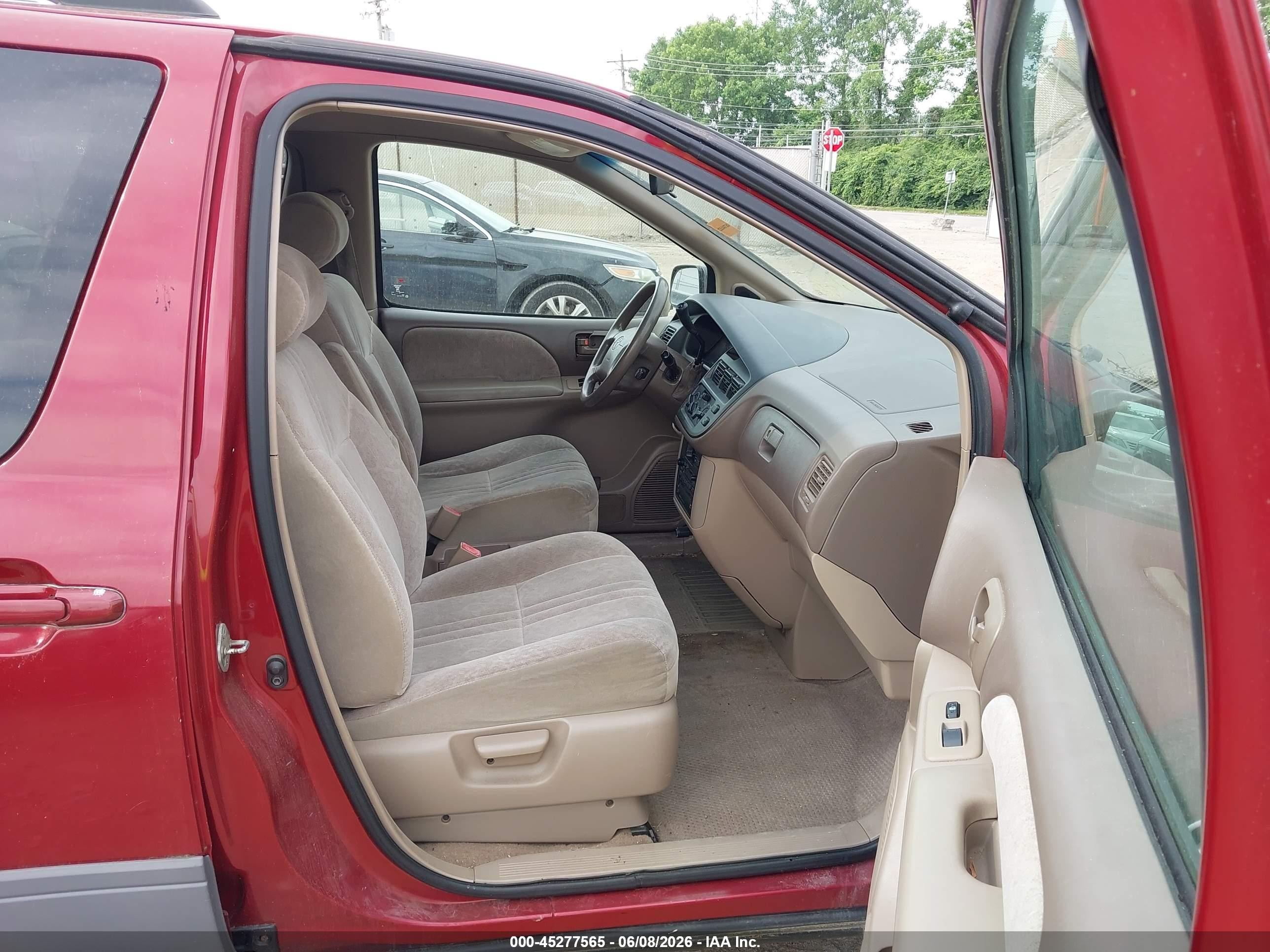 1998 Toyota Sienna Le Red vin: 4T3ZF13C6WU074593