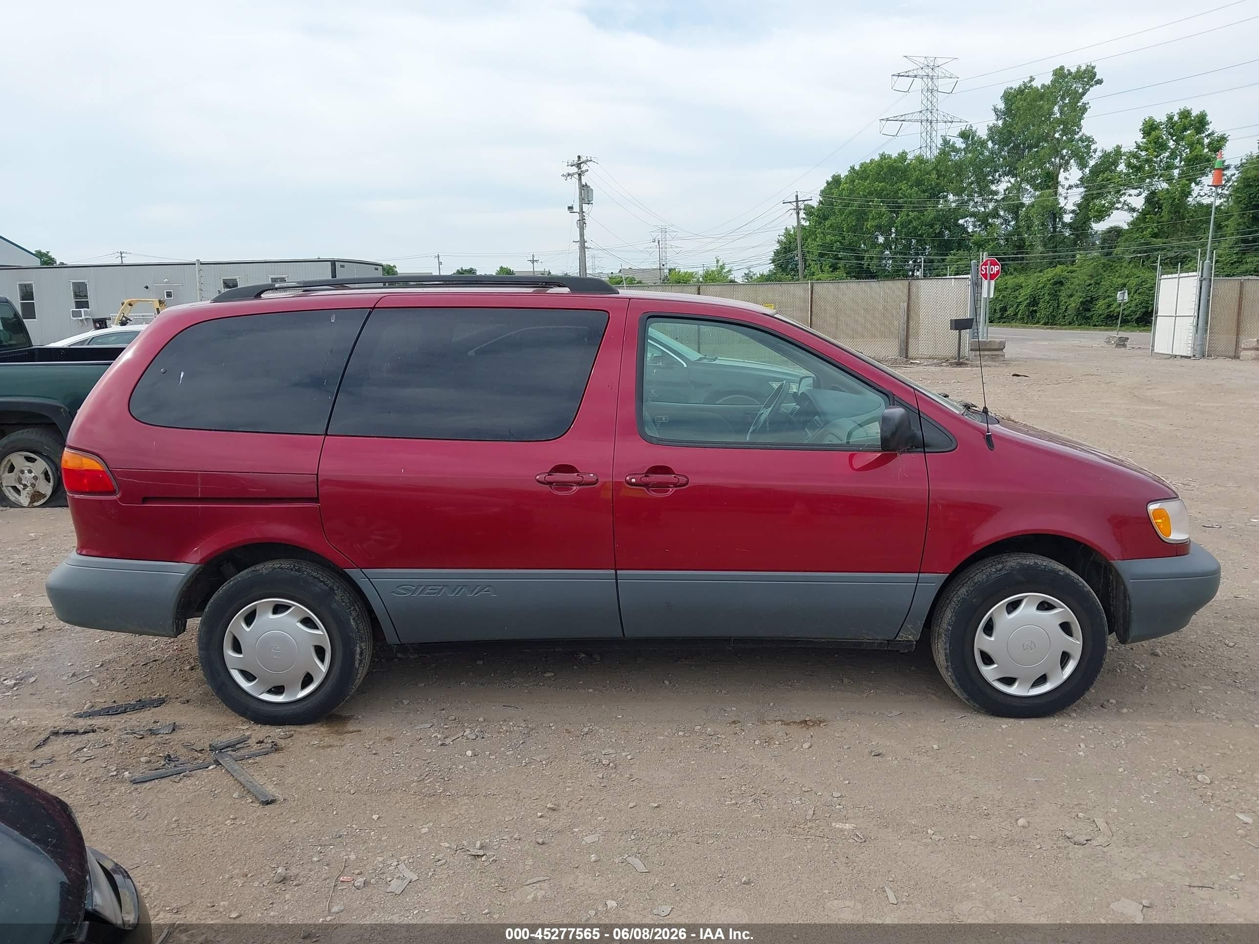 1998 Toyota Sienna Le Red vin: 4T3ZF13C6WU074593