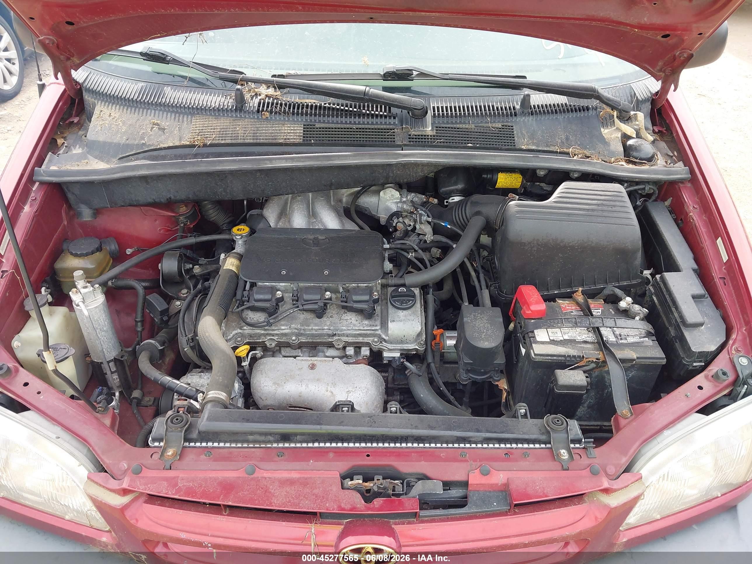1998 Toyota Sienna Le Red vin: 4T3ZF13C6WU074593