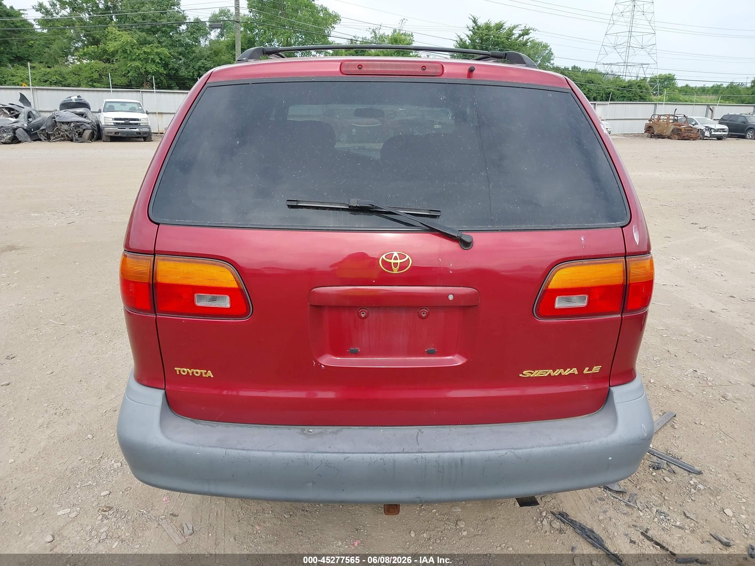 1998 Toyota Sienna Le Red vin: 4T3ZF13C6WU074593