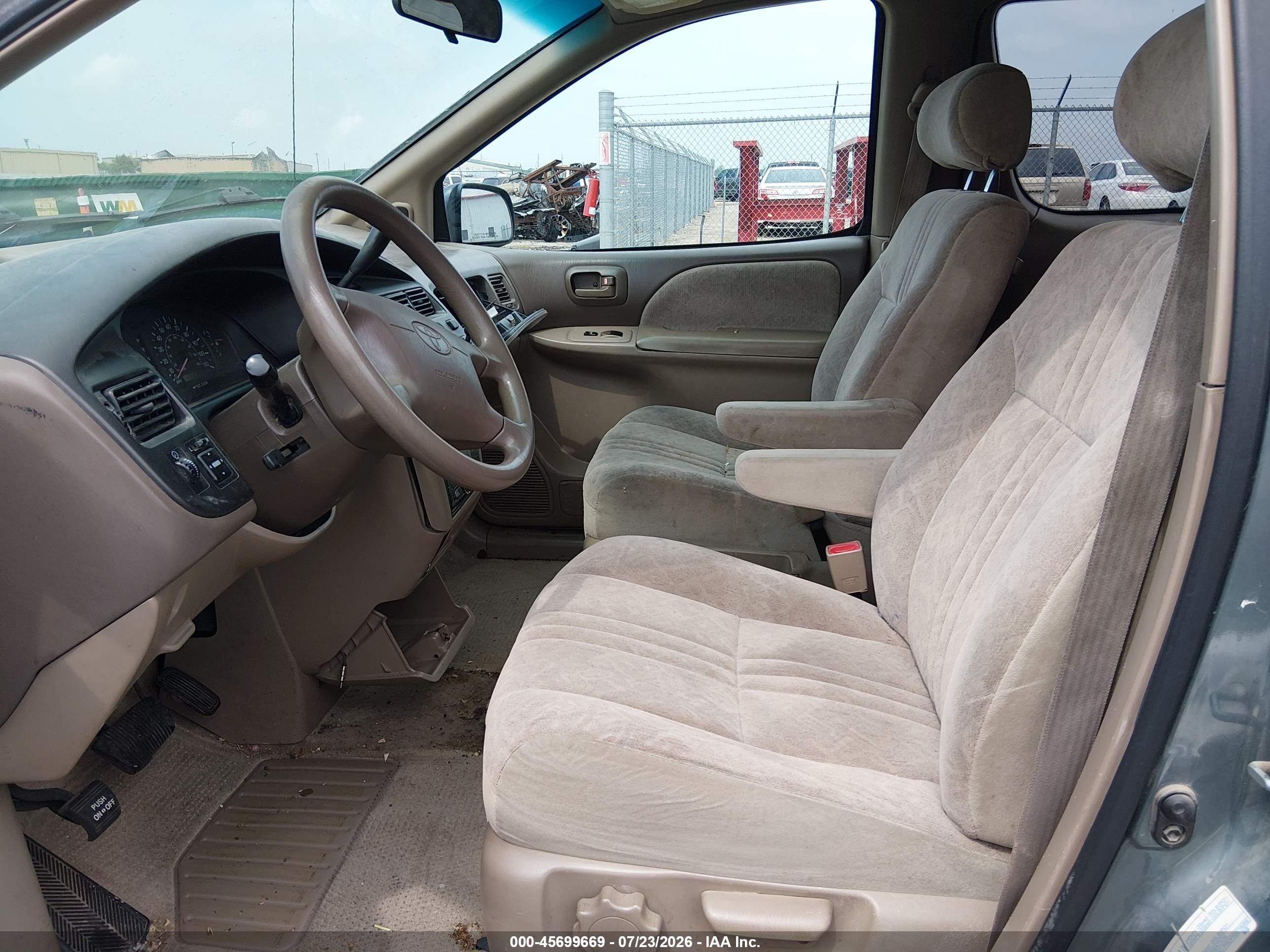 1998 Toyota Sienna Le Blue vin: 4T3ZF13C6WU085822