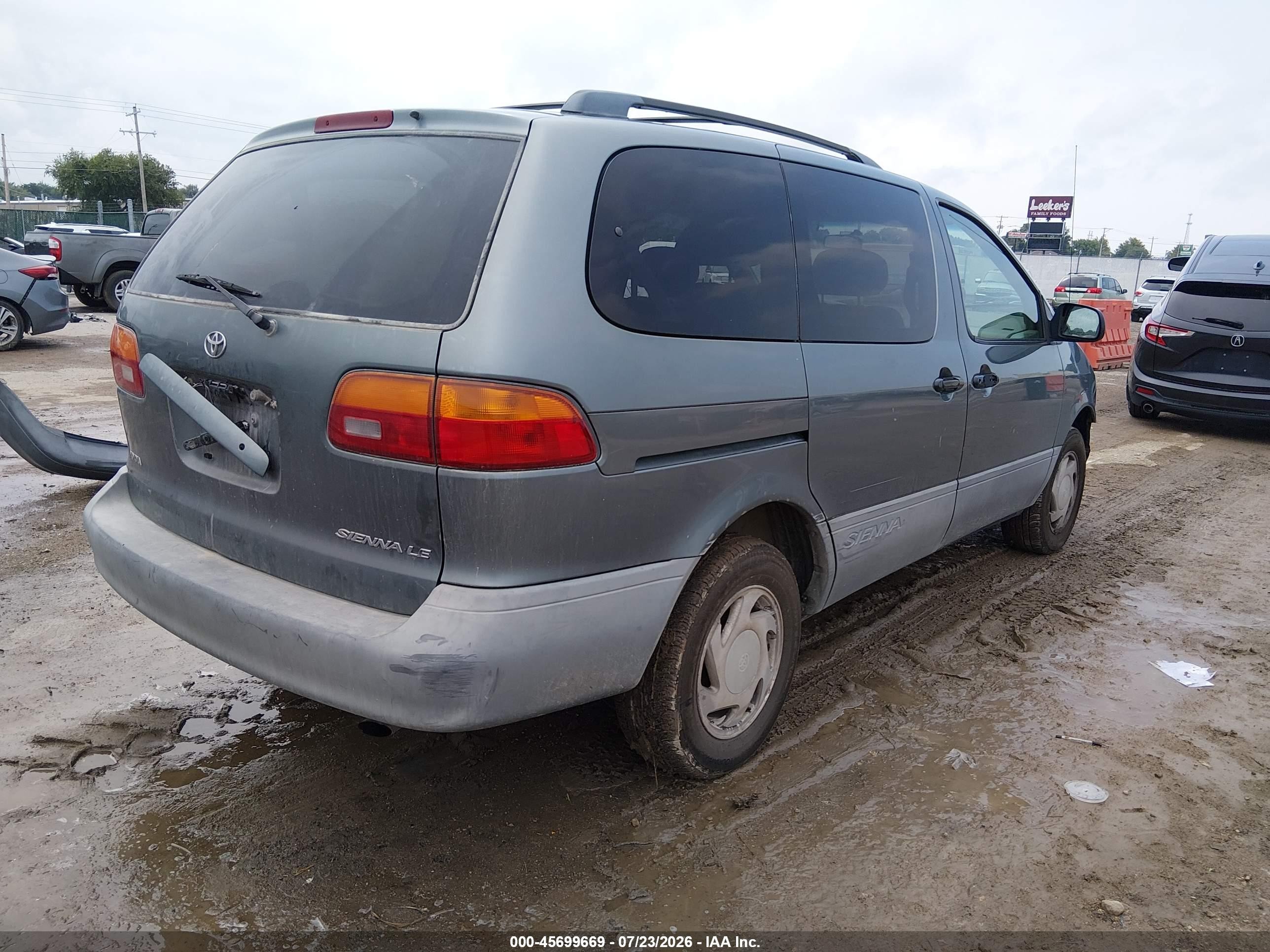 1998 Toyota Sienna Le Blue vin: 4T3ZF13C6WU085822