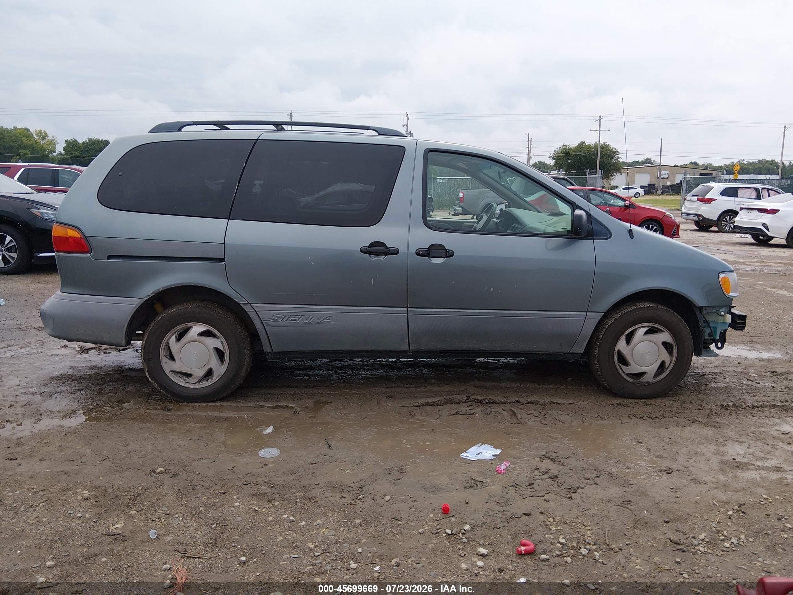 1998 Toyota Sienna Le Blue vin: 4T3ZF13C6WU085822