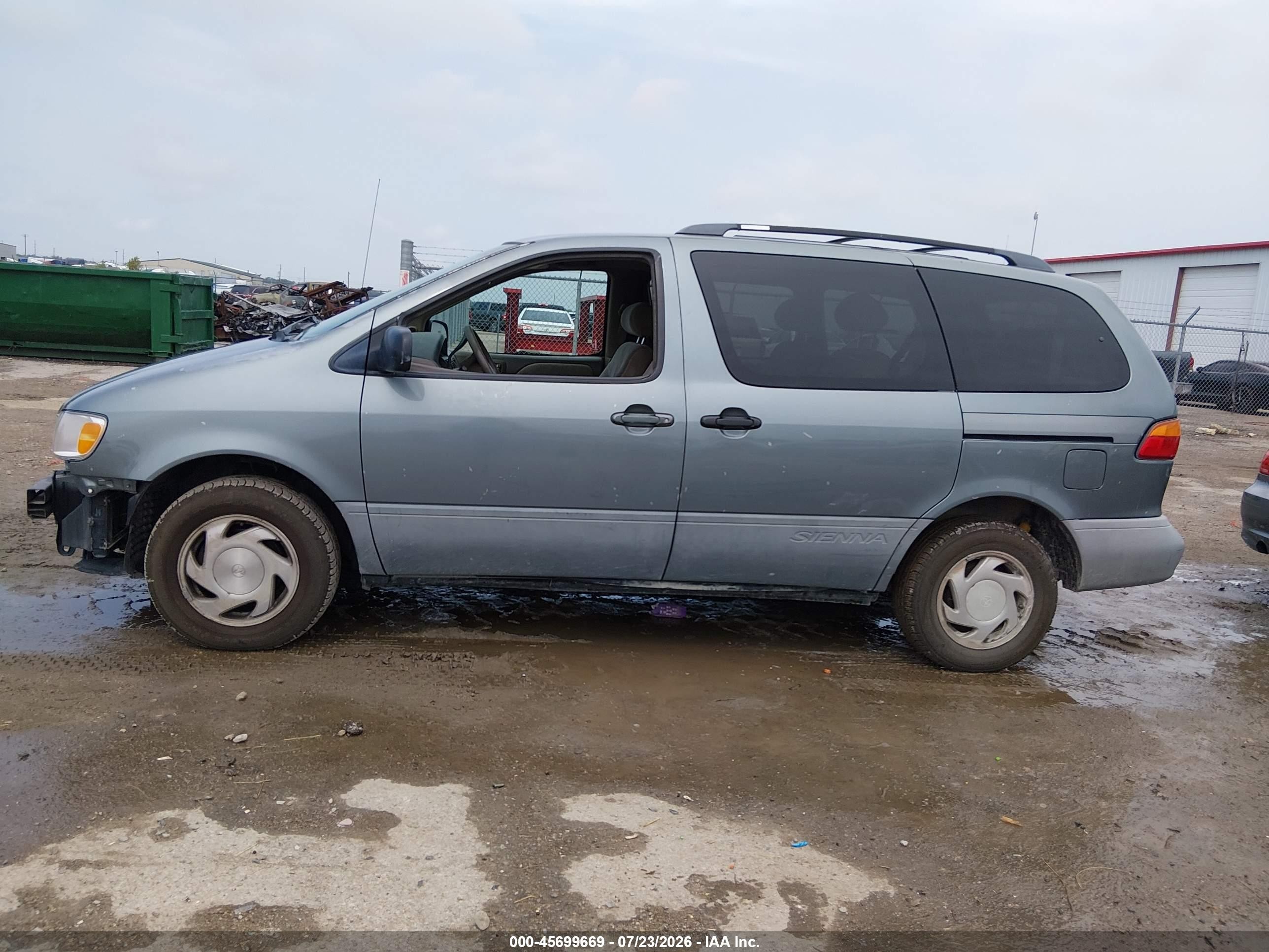 1998 Toyota Sienna Le Blue vin: 4T3ZF13C6WU085822