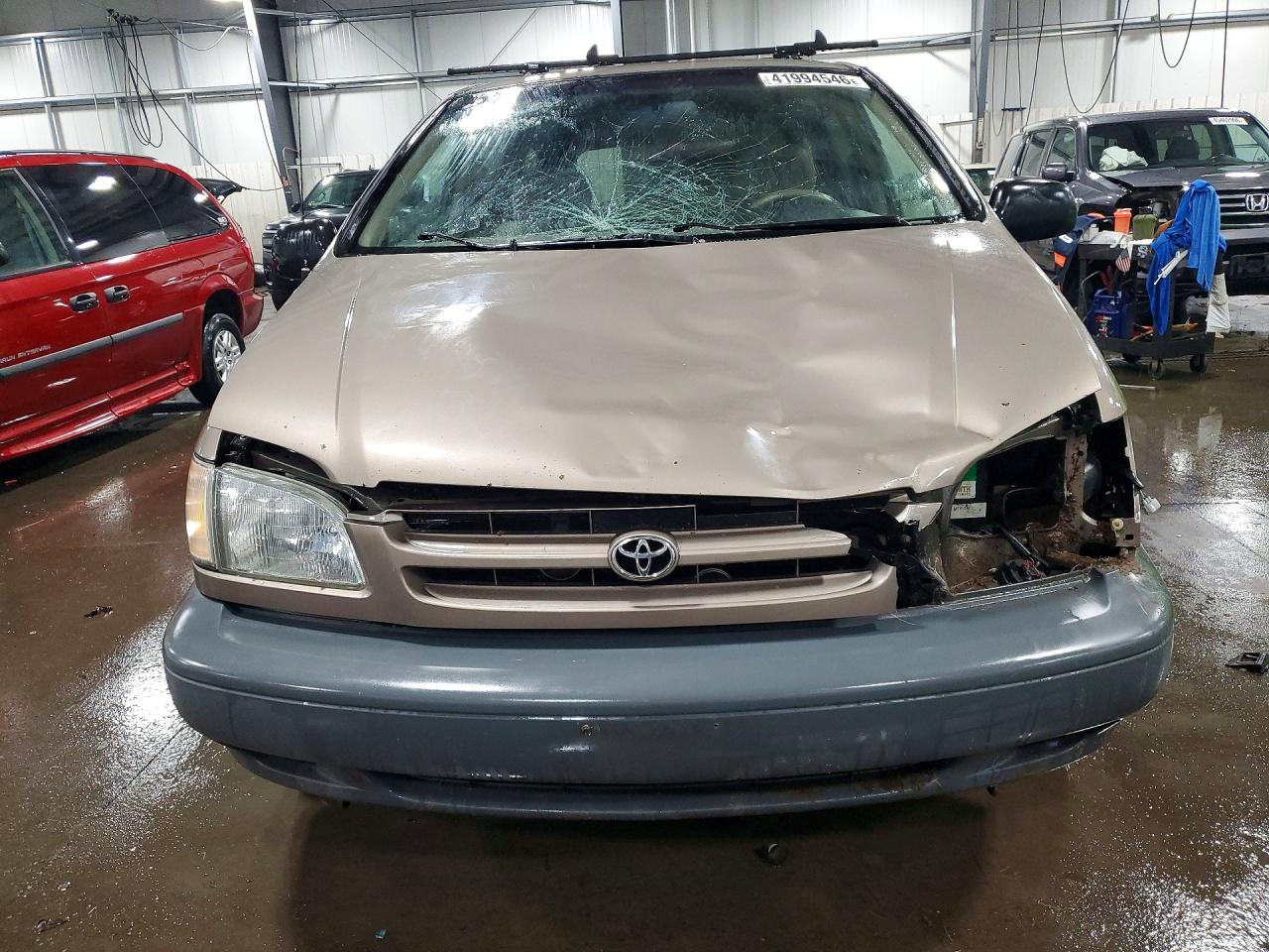 1999 Toyota Sienna Le Tan vin: 4T3ZF13C6XU093193