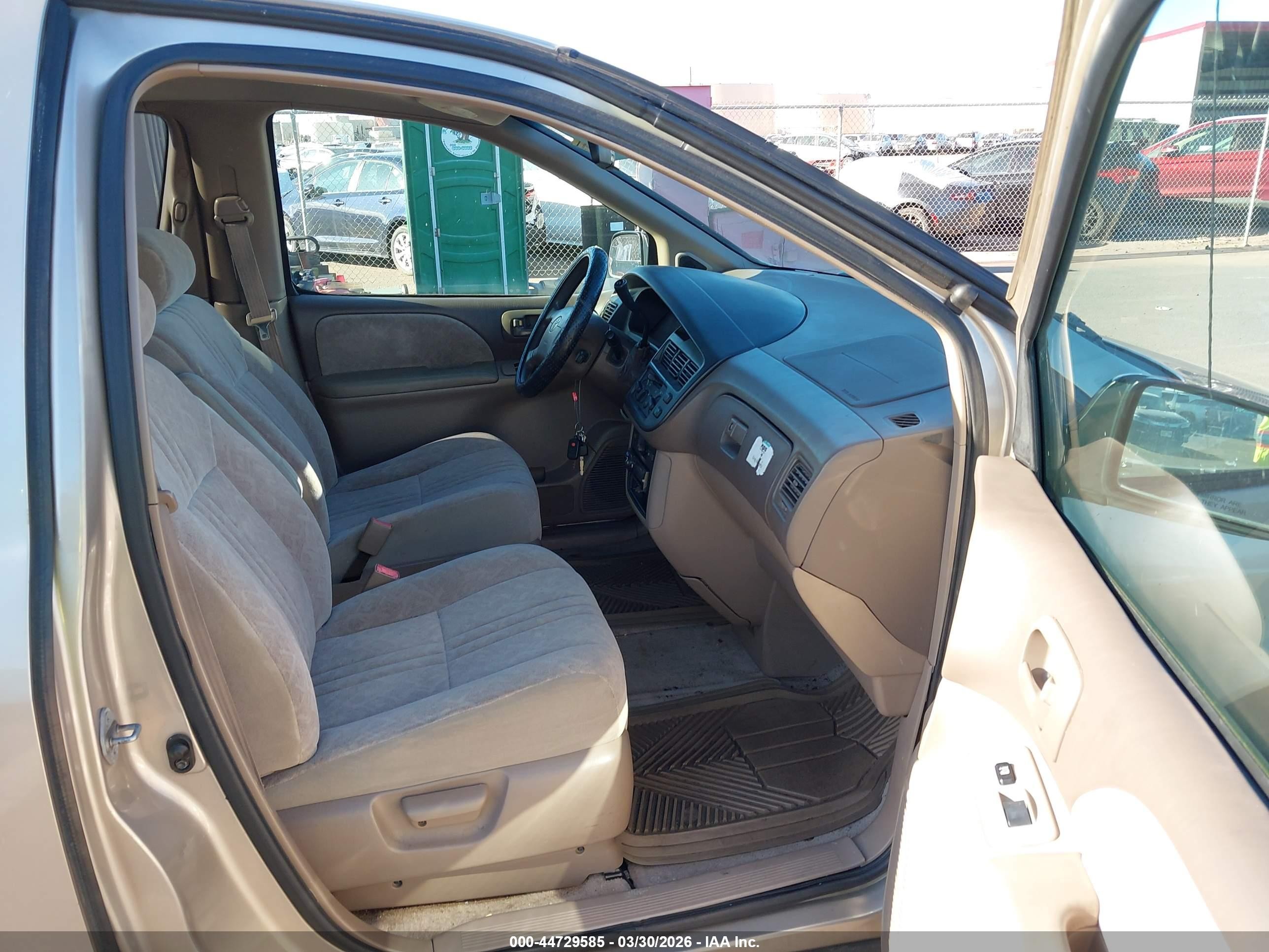 2000 Toyota Sienna Le Gold vin: 4T3ZF13C6YU257768