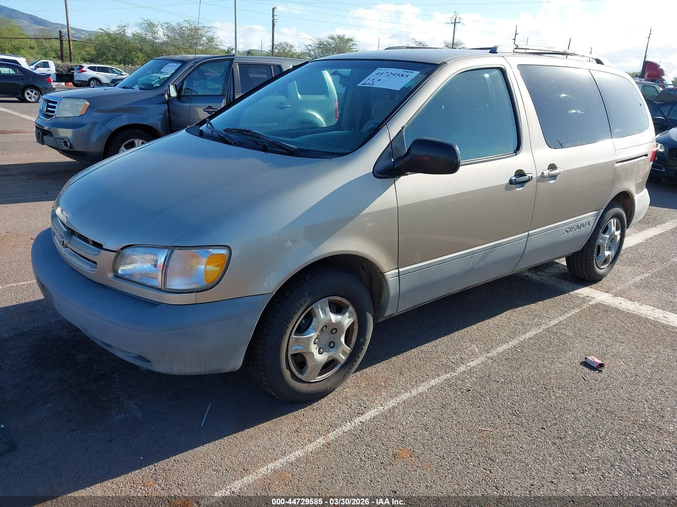 2000 Toyota Sienna Le Gold vin: 4T3ZF13C6YU257768