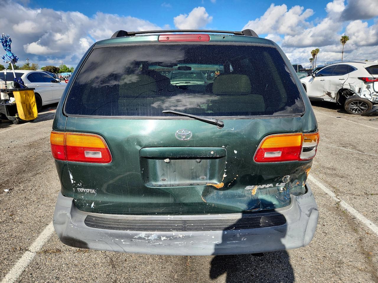 2000 Toyota Sienna Le Зеленый vin: 4T3ZF13C6YU263103