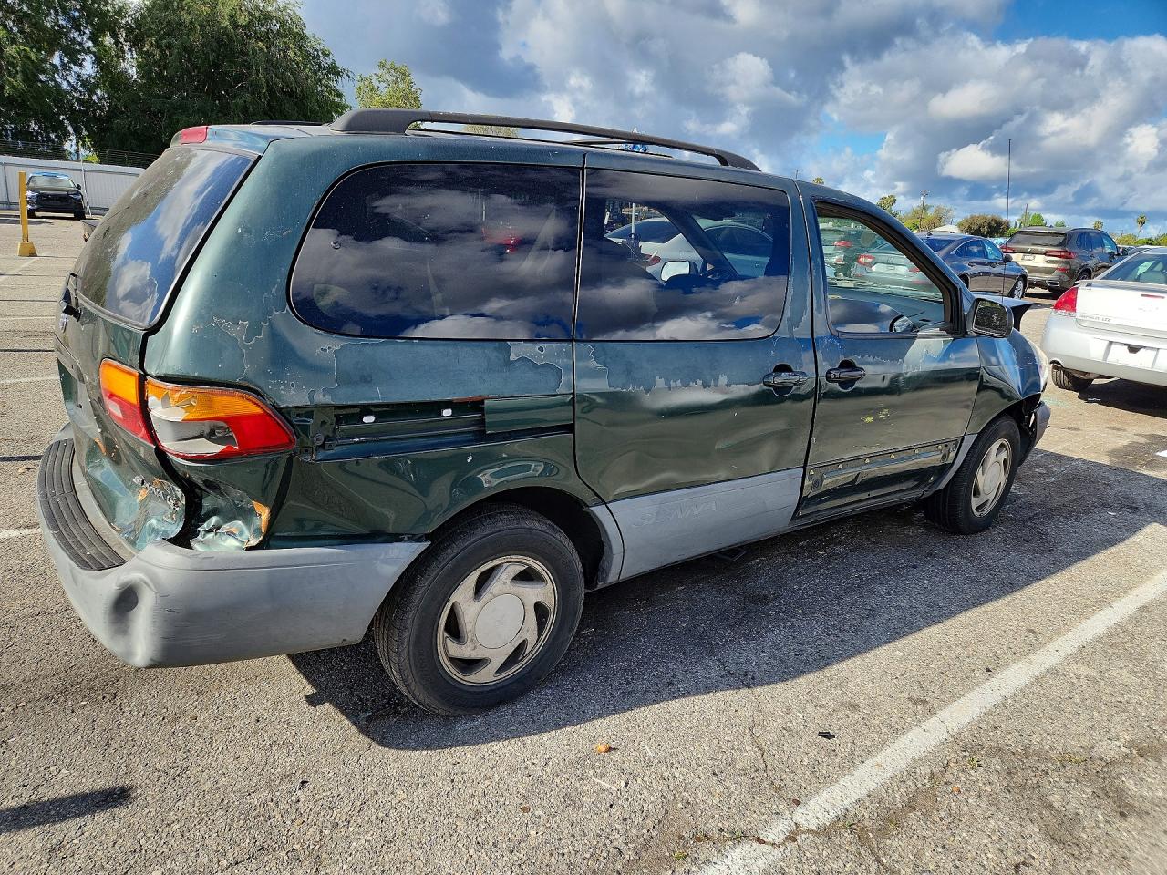 2000 Toyota Sienna Le Зеленый vin: 4T3ZF13C6YU263103
