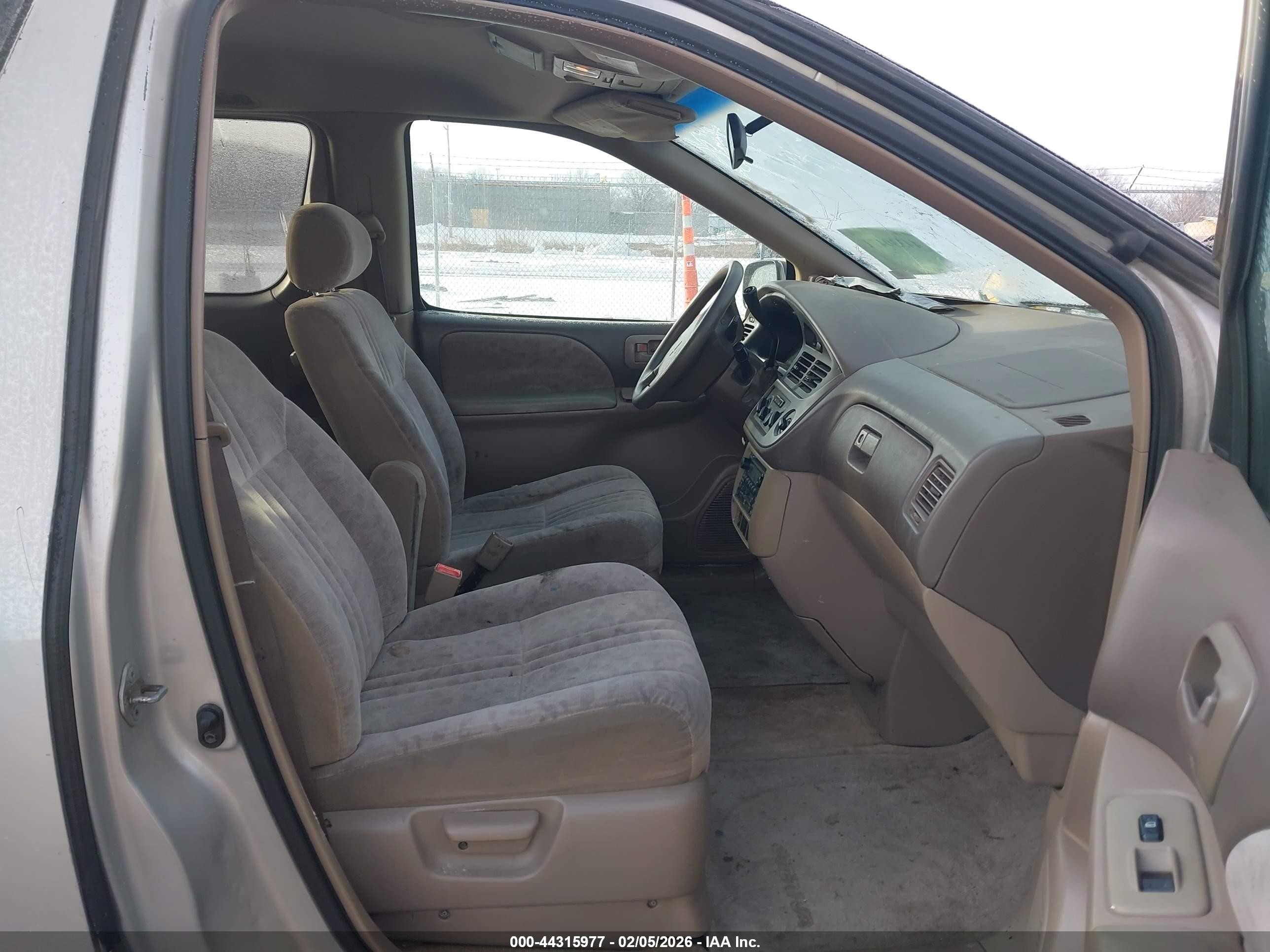 2001 Toyota Sienna Le Silver vin: 4T3ZF13C71U405464