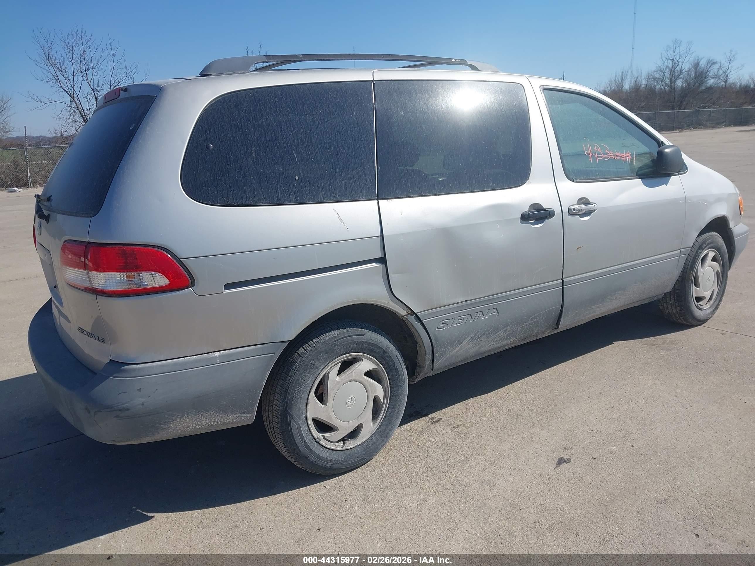2001 Toyota Sienna Le Silver vin: 4T3ZF13C71U405464