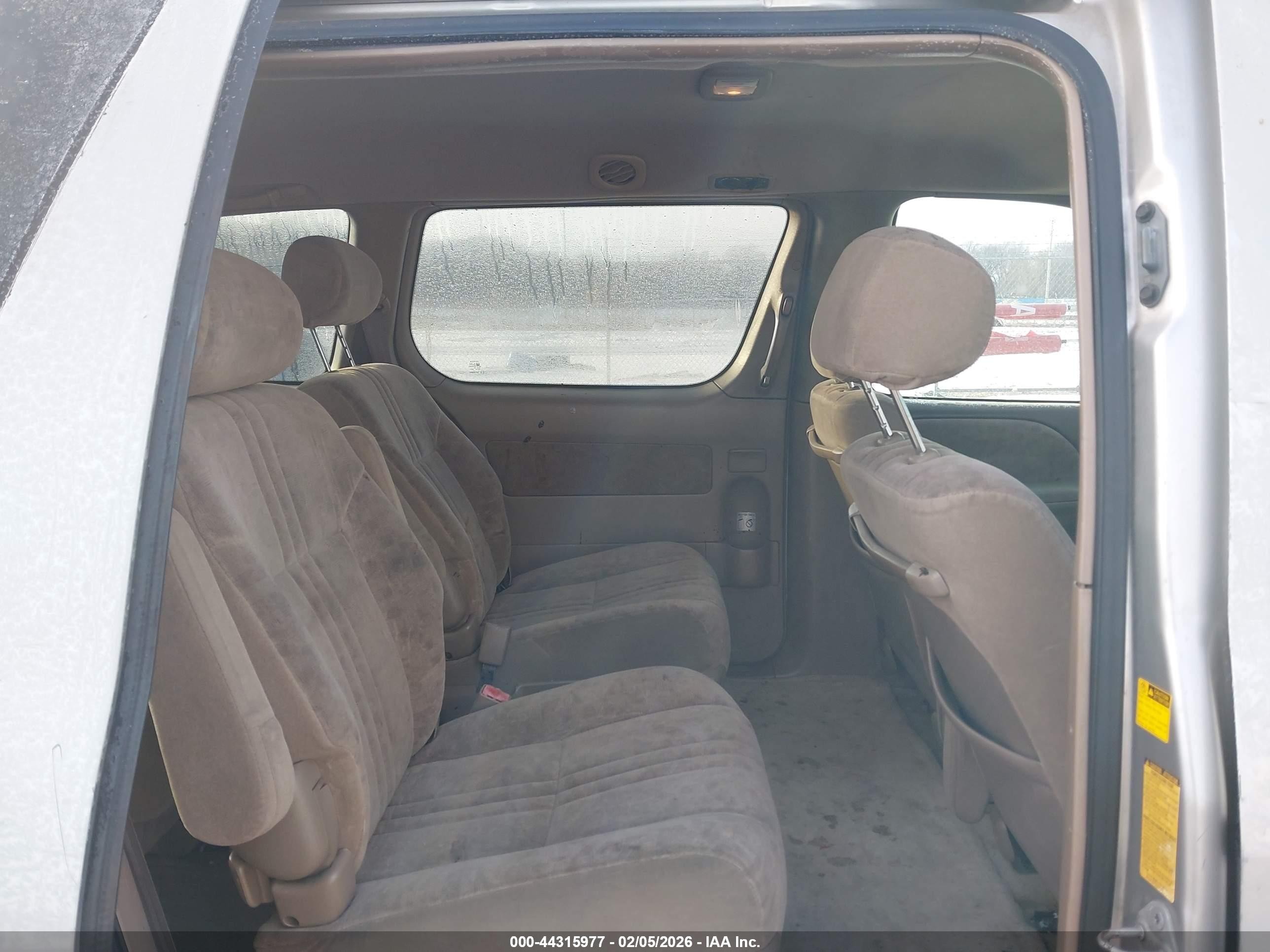 2001 Toyota Sienna Le Silver vin: 4T3ZF13C71U405464