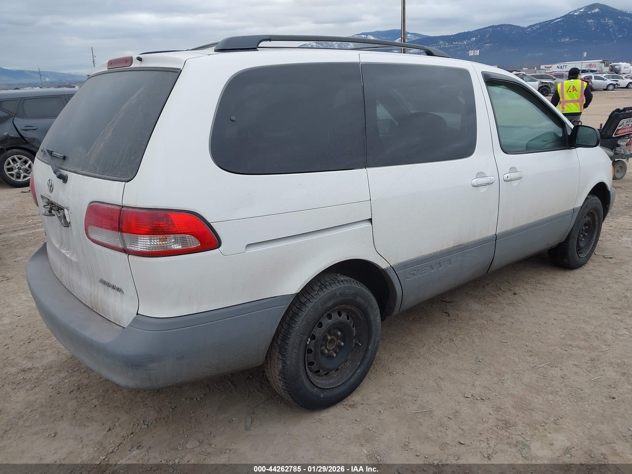 2002 Toyota Sienna Le White vin: 4T3ZF13C72U417244