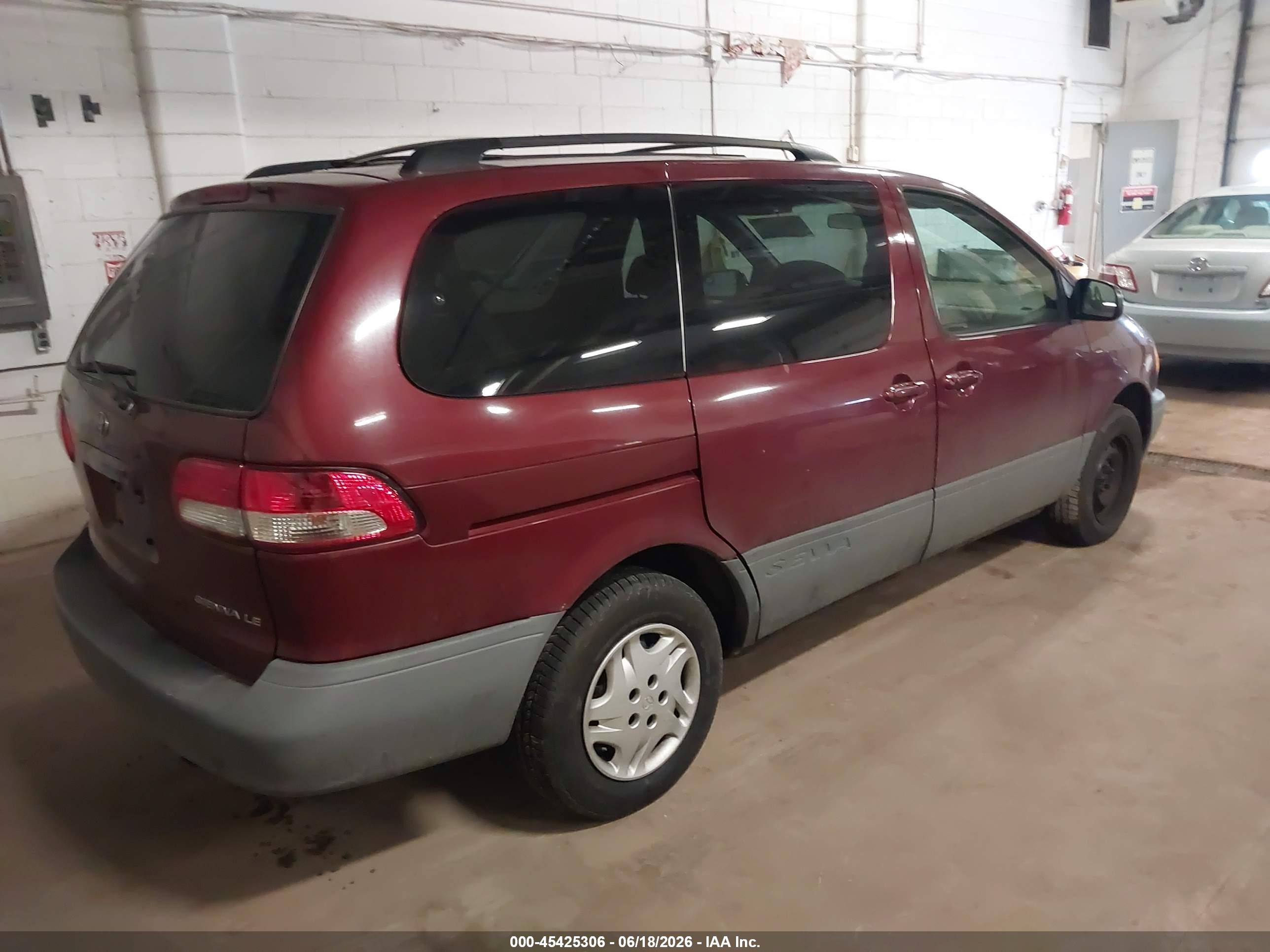 2002 Toyota Sienna Le Maroon vin: 4T3ZF13C72U447814