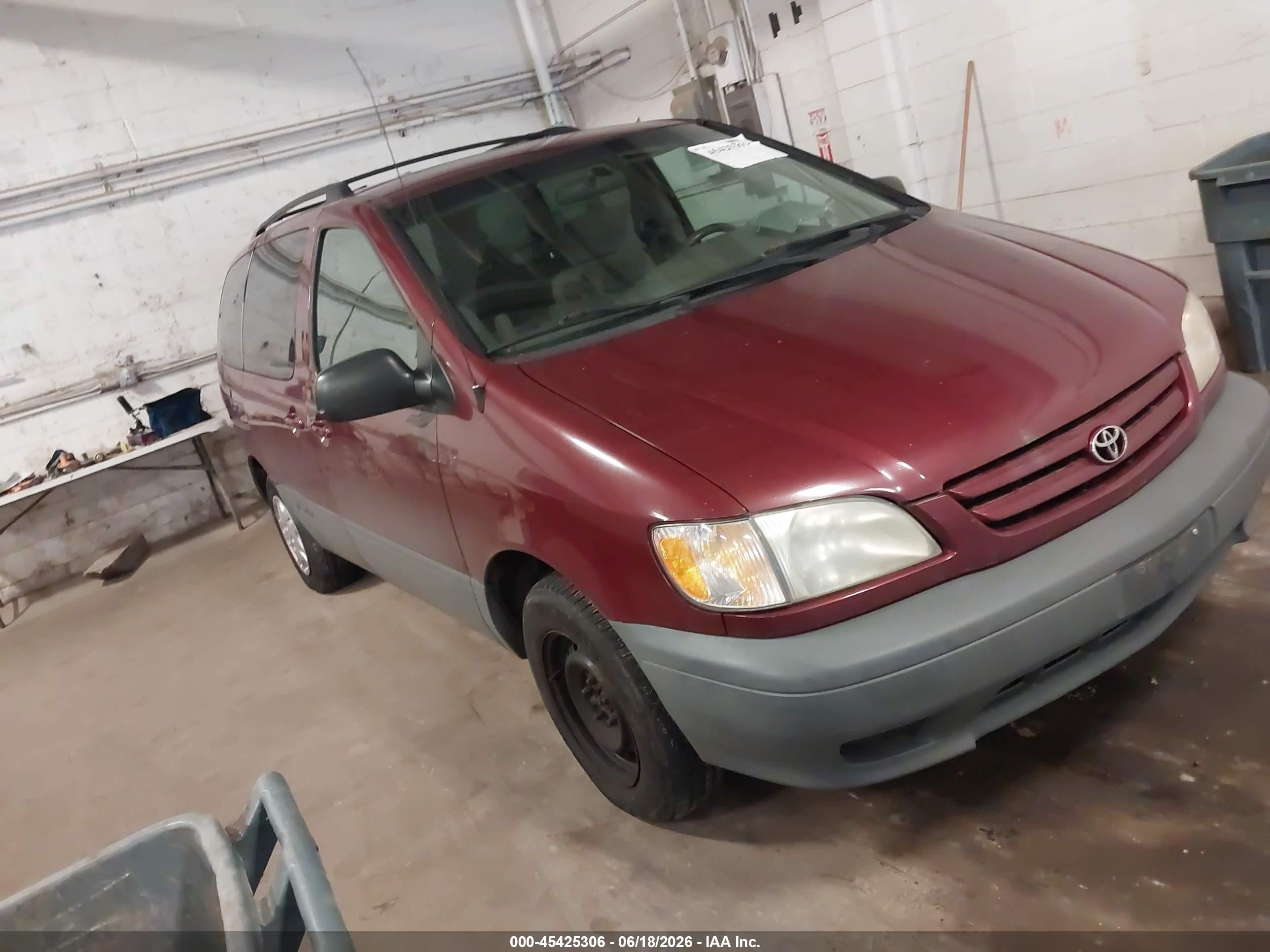 2002 Toyota Sienna Le Maroon vin: 4T3ZF13C72U447814
