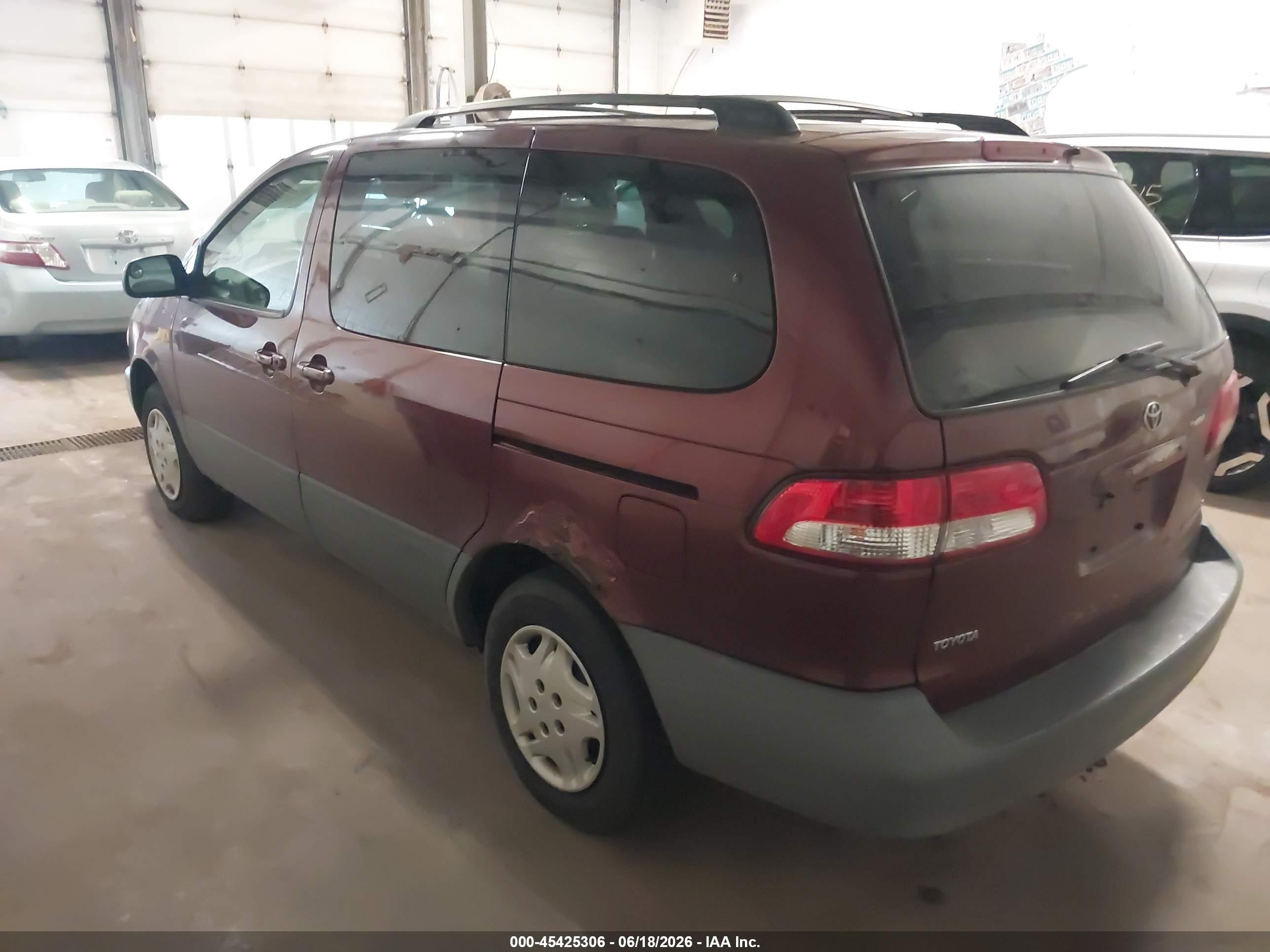 2002 Toyota Sienna Le Maroon vin: 4T3ZF13C72U447814