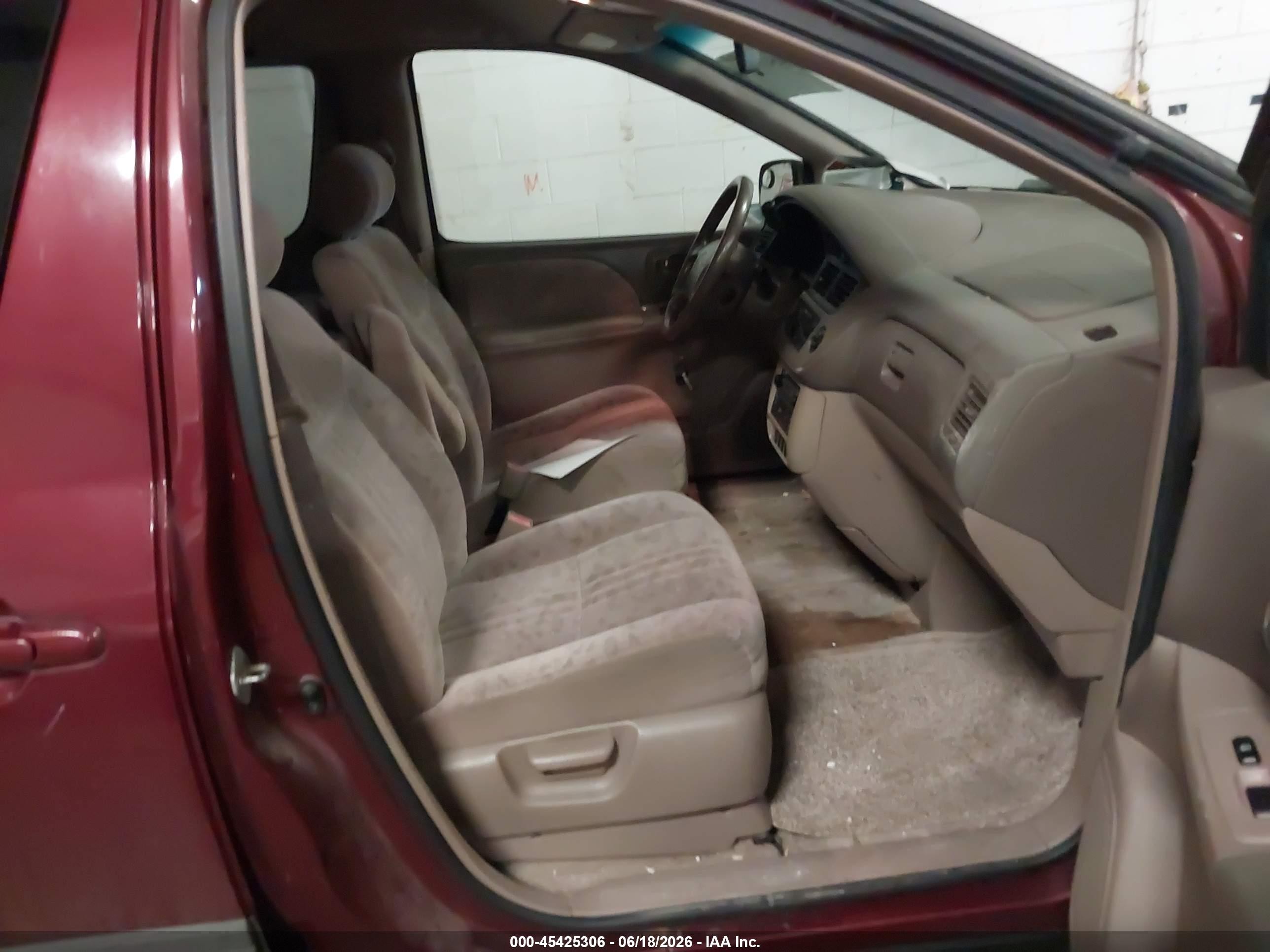 2002 Toyota Sienna Le Maroon vin: 4T3ZF13C72U447814