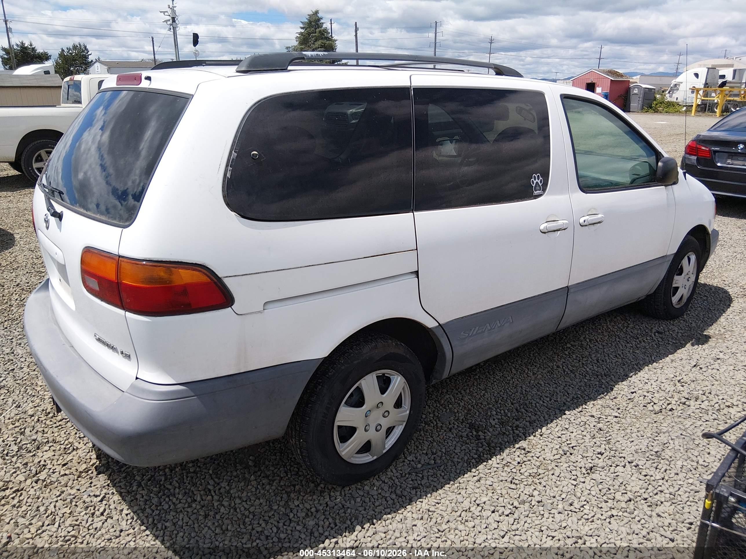 1998 Toyota Sienna Le White vin: 4T3ZF13C7WU029792
