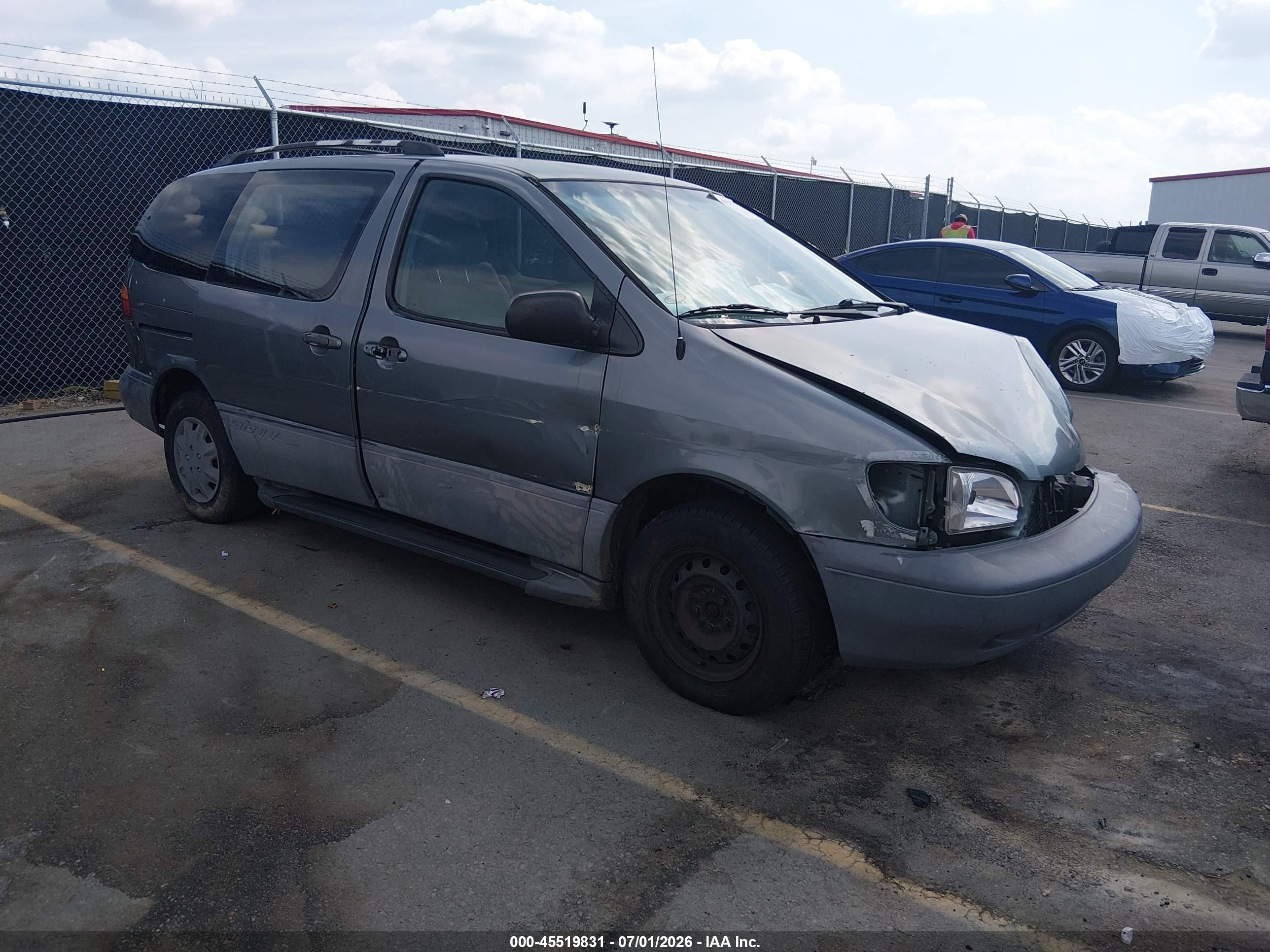 1999 Toyota Sienna Le Gray vin: 4T3ZF13C7XU163428