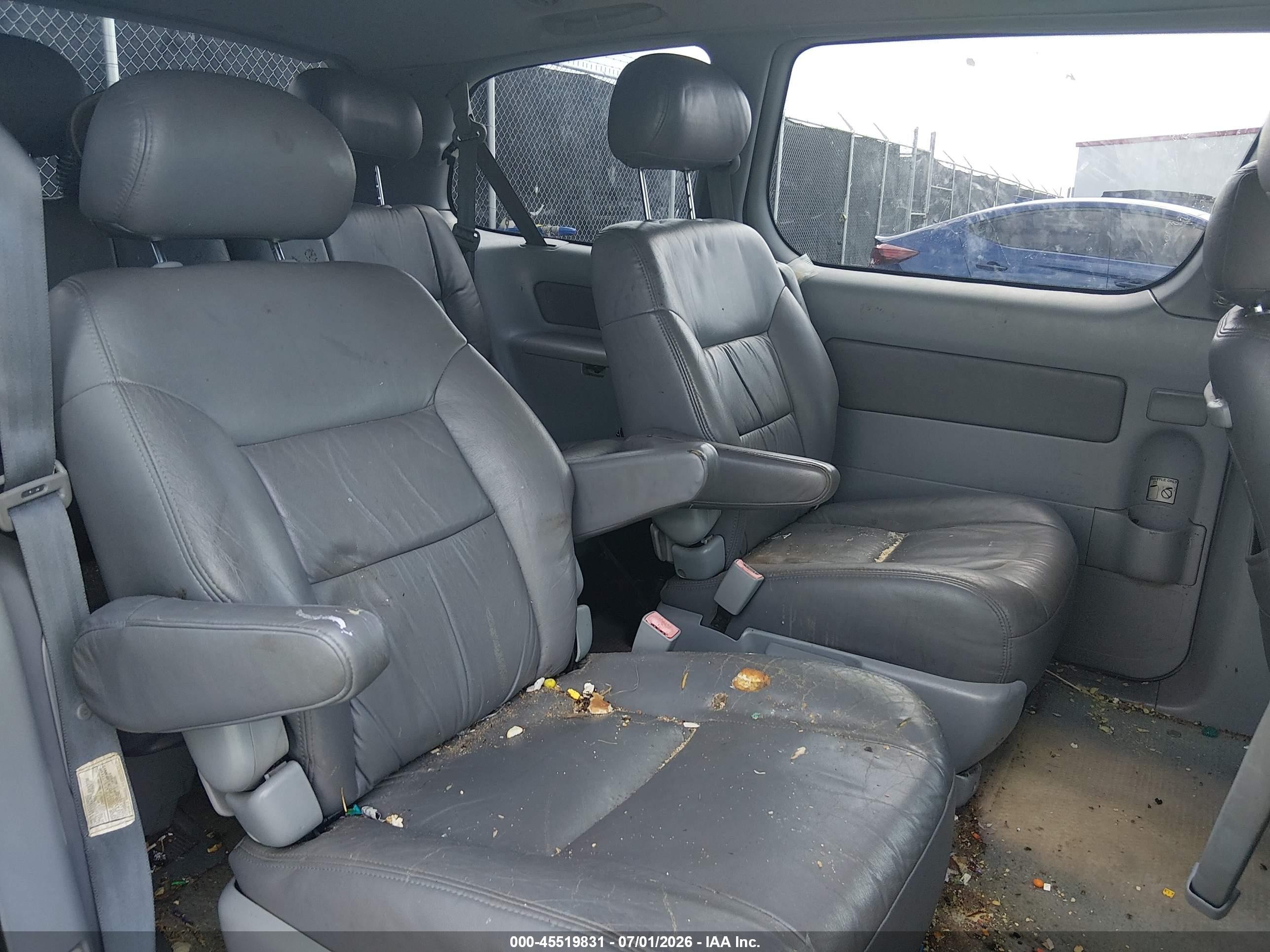 1999 Toyota Sienna Le Gray vin: 4T3ZF13C7XU163428